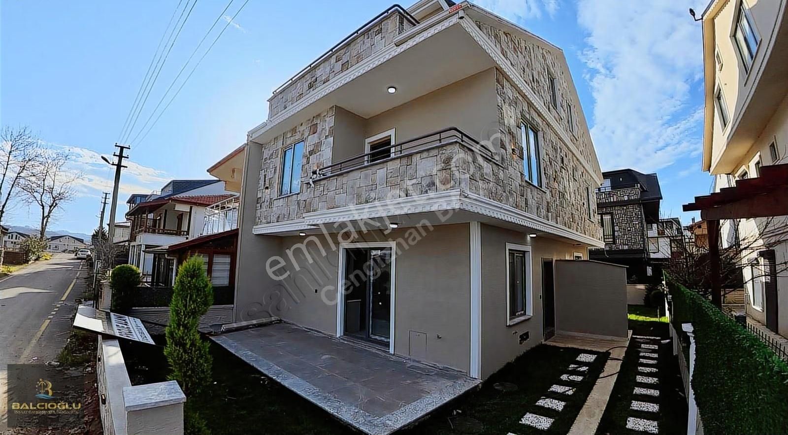 Balcıoğlundan Satılık Denize 50 M Lx Geniş Bahçeli Triblex Villa