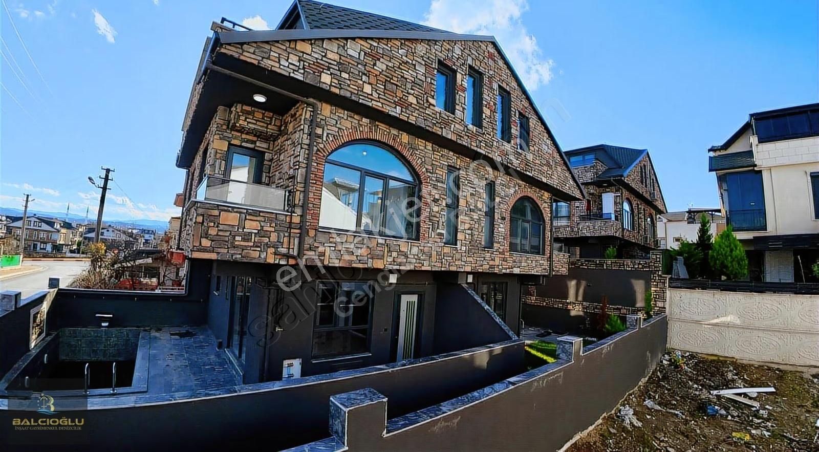 Balcıoğlundan Merkez Plajda Havuzlu Bahçeli Lx Triblex Villaa - Görsel 17