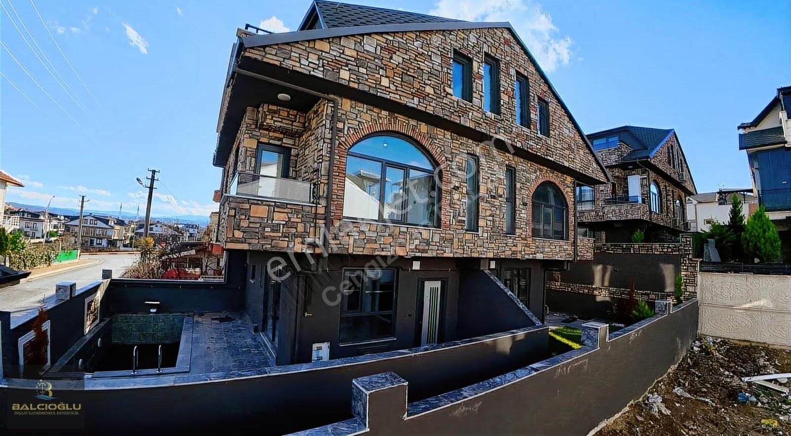 Balcıoğlundan Merkez Plajda Havuzlu Bahçeli Lx Triblex Villaa - Görsel 24