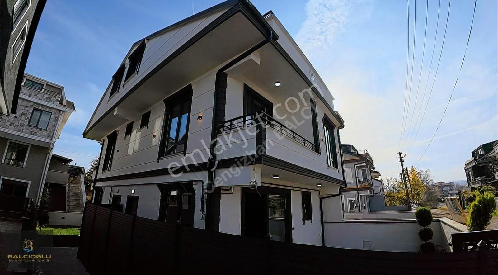 Balcıoğlundan Satılık Denize 200m. Gnş Bahçeli Lüx Triblex Villa