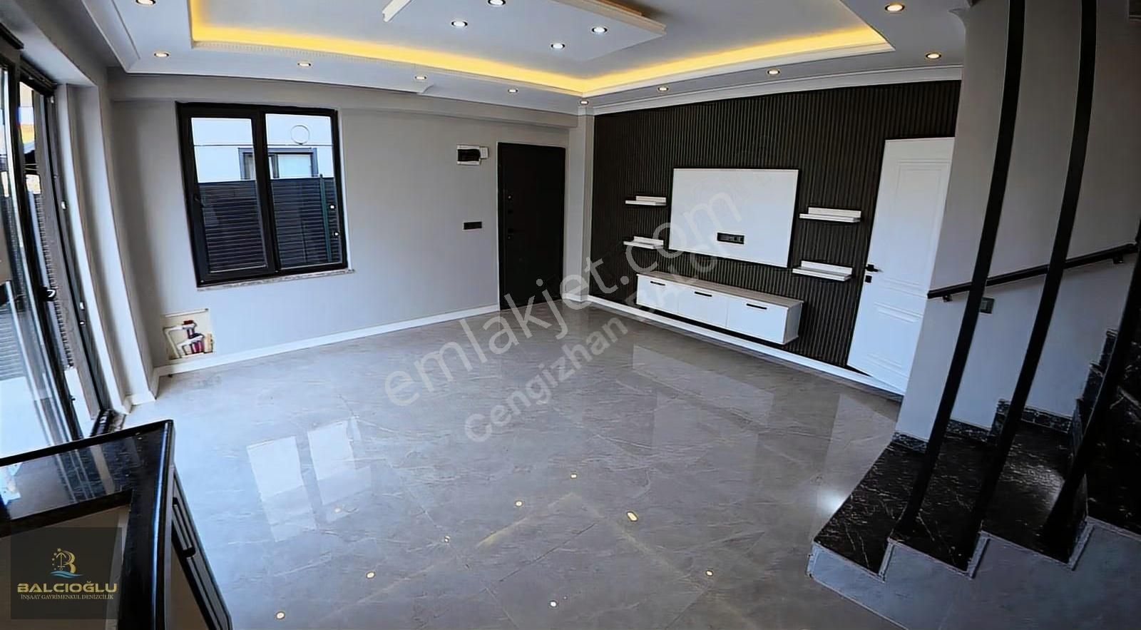 Balcıoğlundan Satılık Denize 200m. Gnş Bahçeli Lüx Triblex Villa - Görsel 26