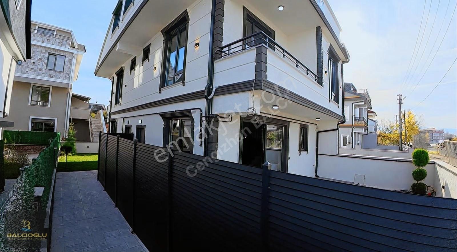 Balcıoğlundan Satılık Denize 200m. Gnş Bahçeli Lüx Triblex Villa - Görsel 31