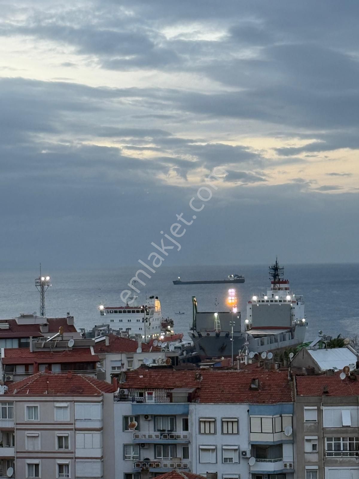 Saadet Korkmaz'dan Merkezde Deniz Manzaralı Satılık 4+1