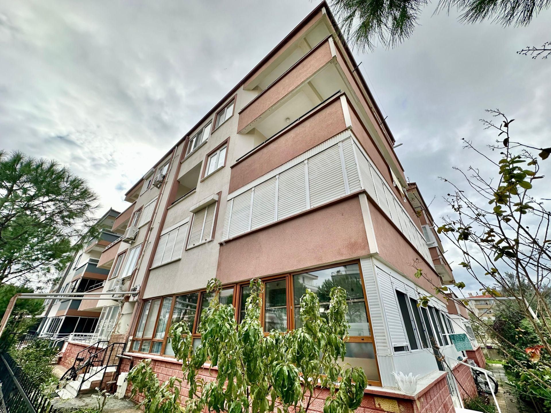 ꧁ay Emlaktan꧂akçay'da Ön Cephe Denize 600 M Ayrı Mutfak Satılık 2+1 Masrafsız Geniş Daire