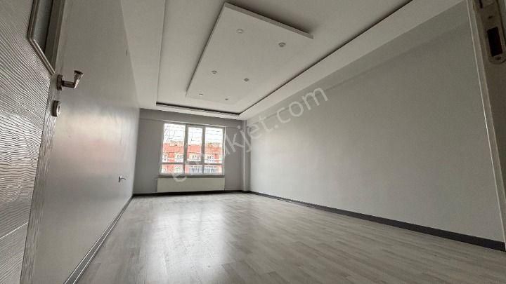 Recep Ümit Emlak'tan Sütlüce Mahallesi Cumapazarı Yakınında Satılık 2+1 Daire Nüt6