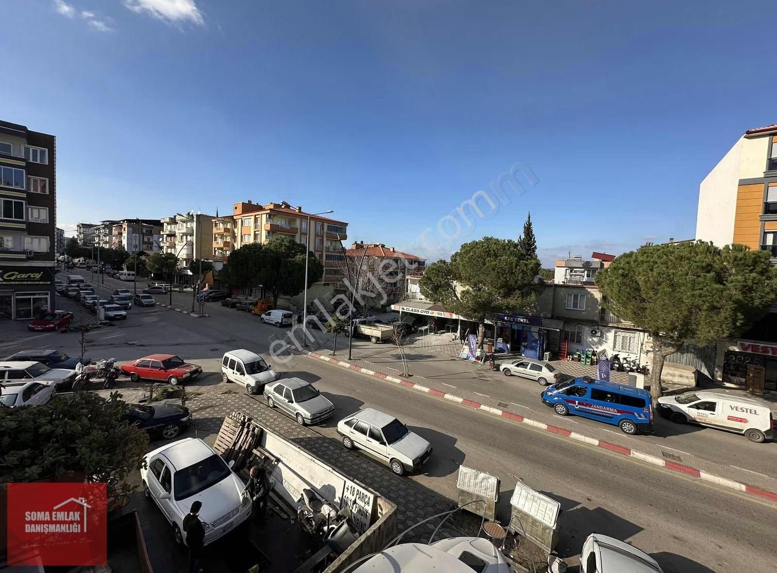 Soma Emlak* Sanayi Yolunda Cadde Cepheli Geniş Teraslı 3+1 Daire - Görsel 5