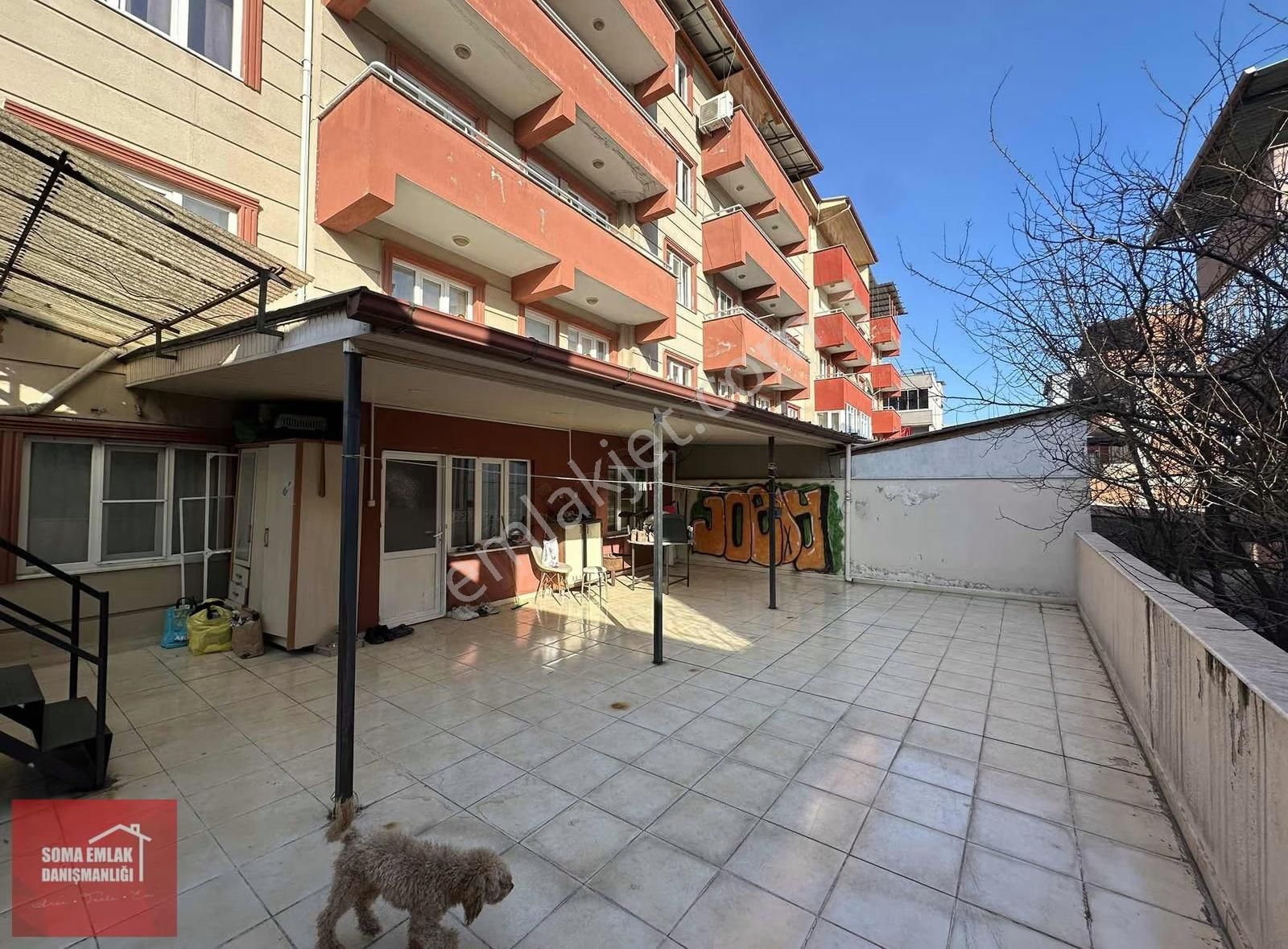 Soma Emlak* Sanayi Yolunda Cadde Cepheli Geniş Teraslı 3+1 Daire