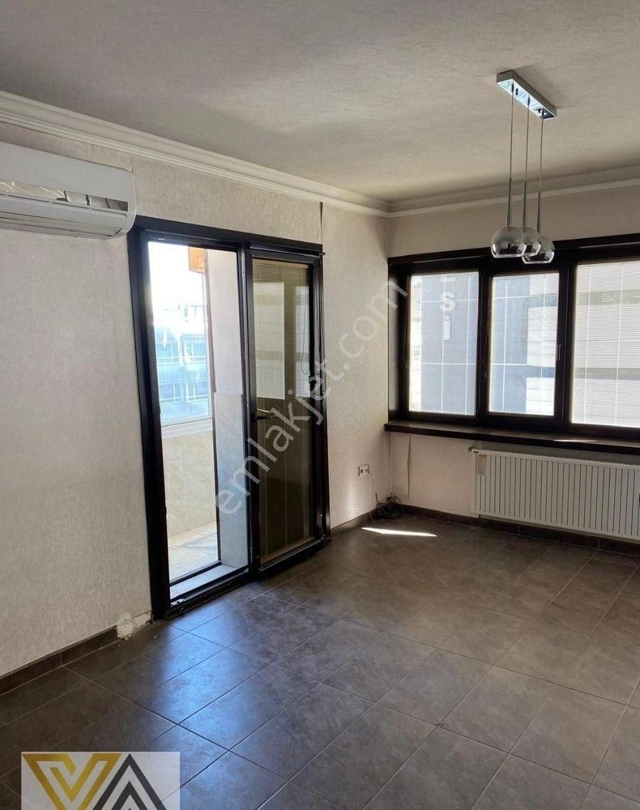 Valentia'dan Selanik Caddesinde 1+1 Satılık Daire !!! - Görsel 10