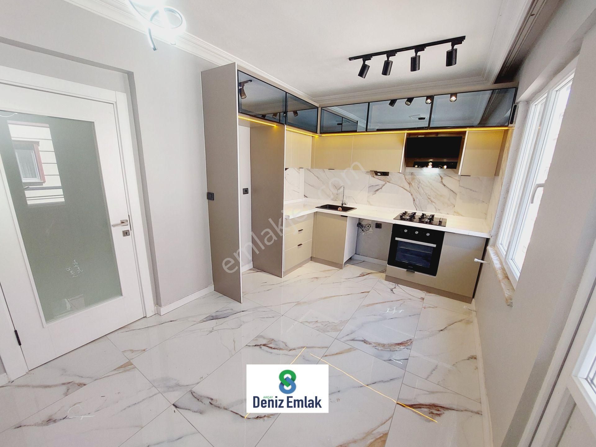 Denizden Akçayda Öncephe Arakat Masrafsız Satılık 2+1 Daire.