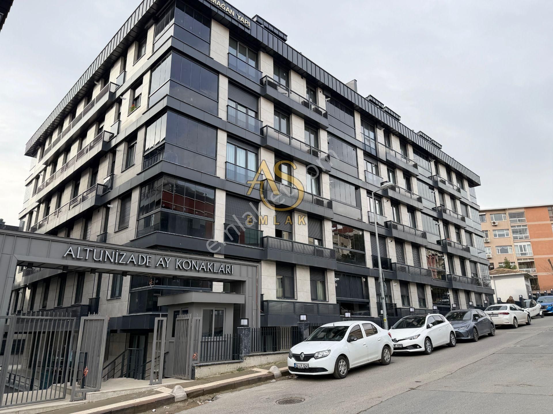 As Emlak'tan 3+2 Altunizade Ay Konaklarında Manzaralı Lüx Dublex