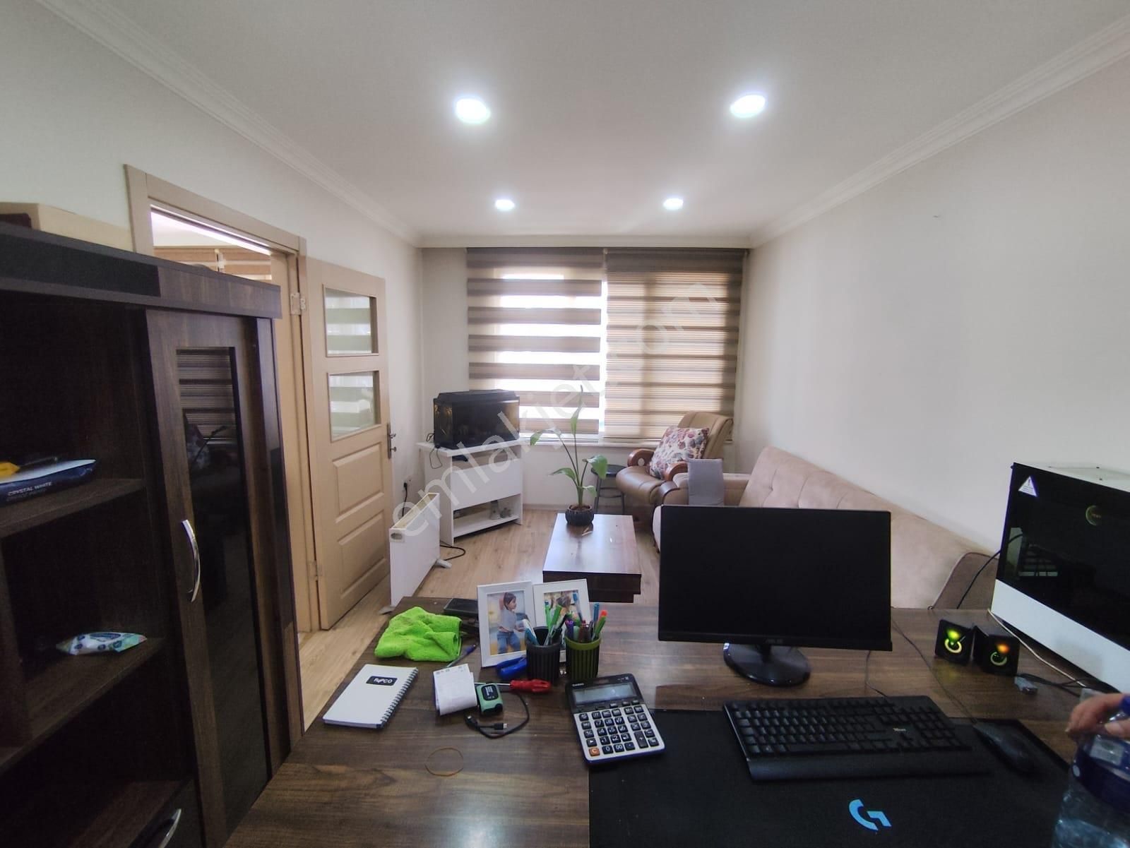 Azmir'den Belediye Karşısı Satılık 40 M2 Ofis For Sale Office - Görsel 6
