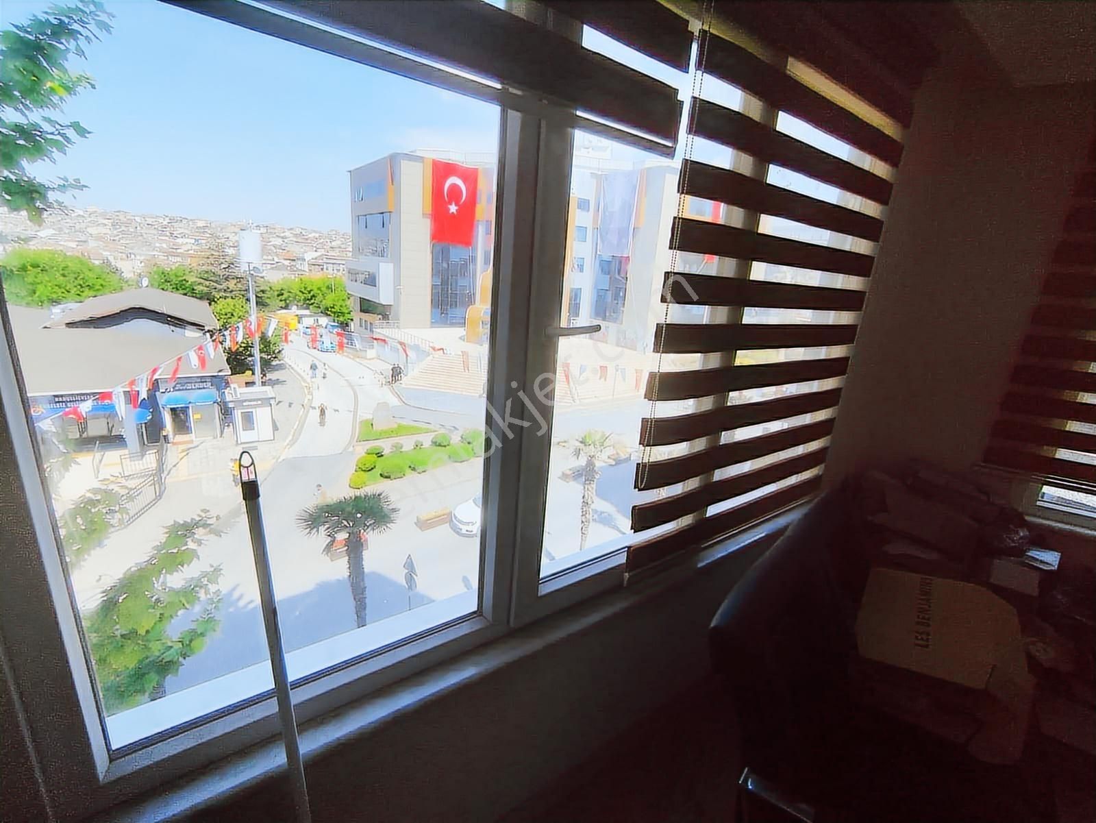 Azmir'den Belediye Karşısı Satılık 40 M2 Ofis For Sale Office - Görsel 13