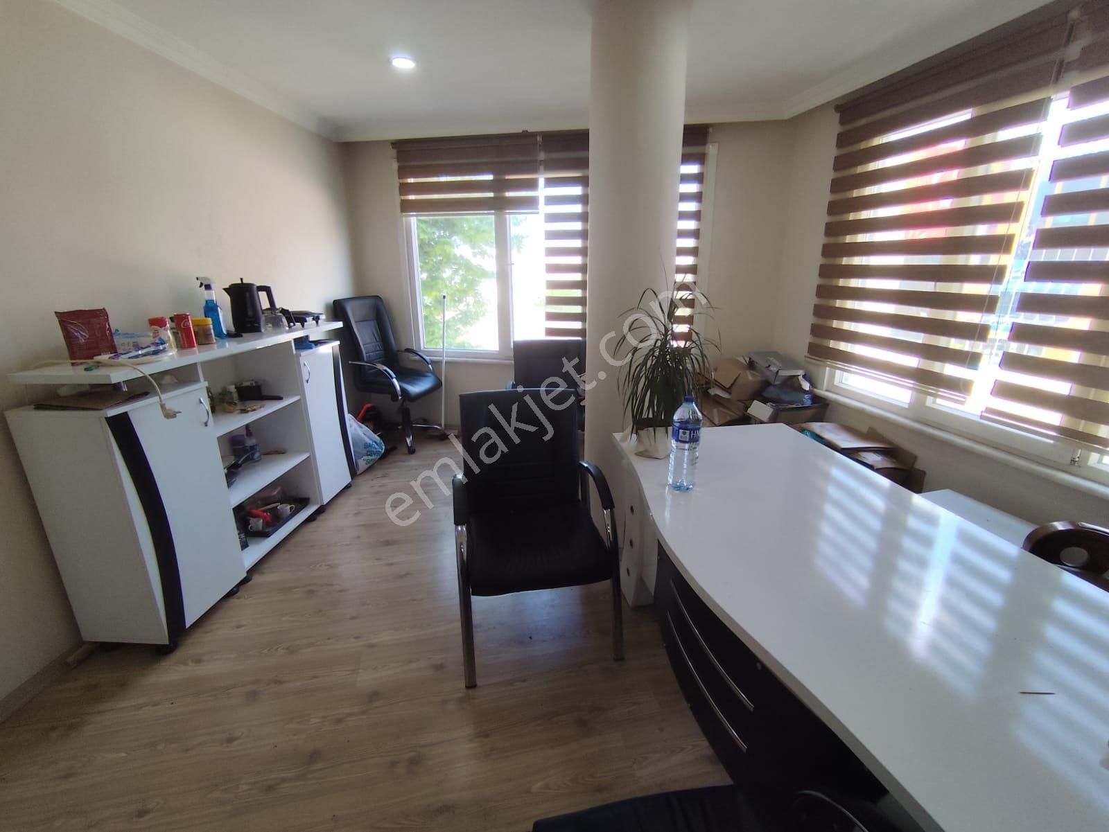 Azmir'den Belediye Karşısı Satılık 40 M2 Ofis For Sale Office - Görsel 23