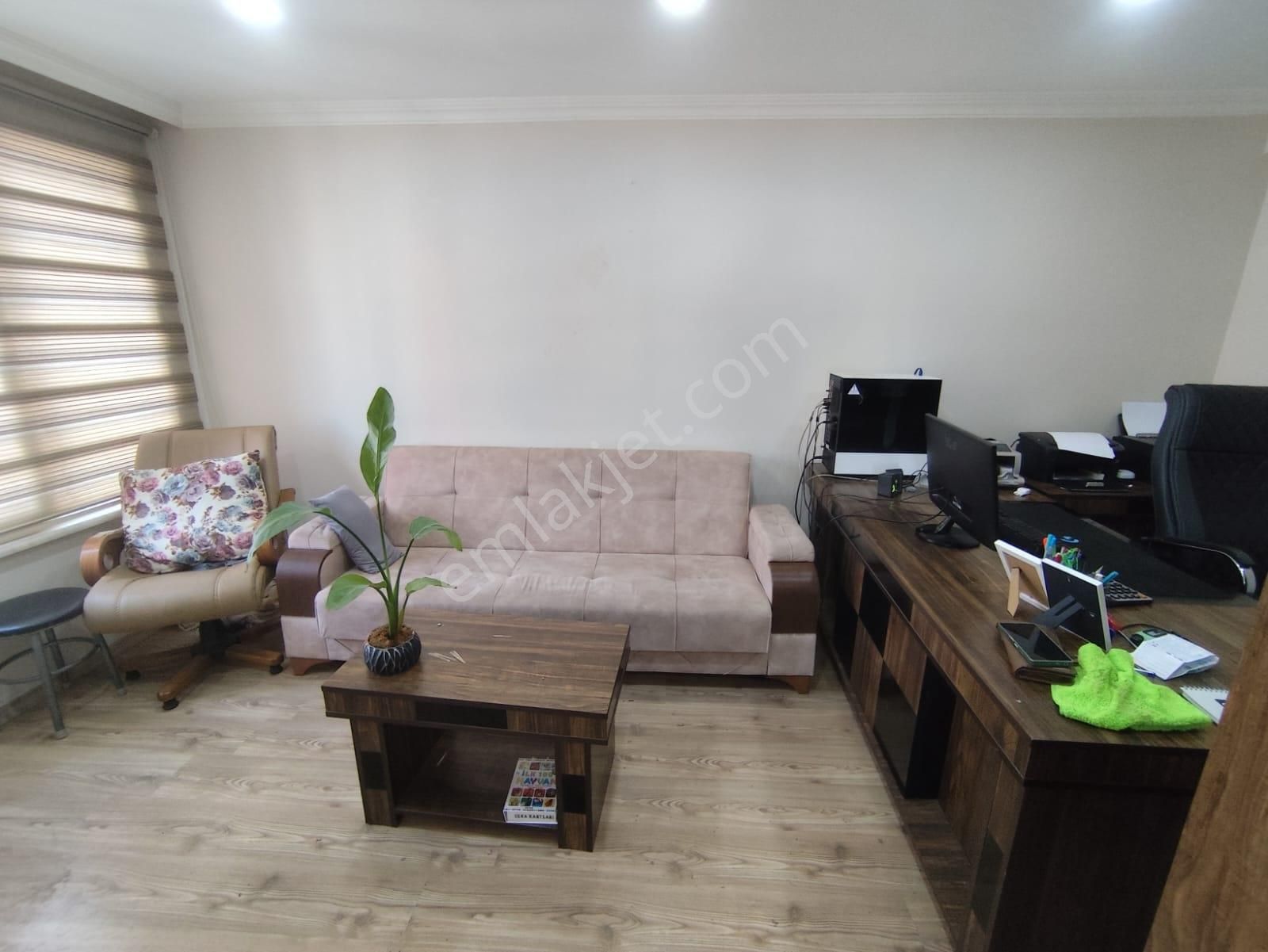 Azmir'den Belediye Karşısı Satılık 40 M2 Ofis For Sale Office - Görsel 3