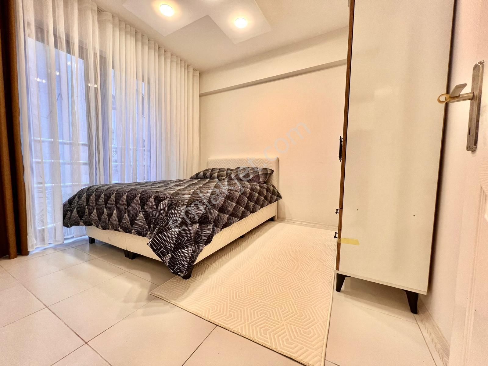 Arakat Sıfır Eşyalı Yatırımlık Merkezi Konumda 1+1 Satılık Apart - Görsel 11