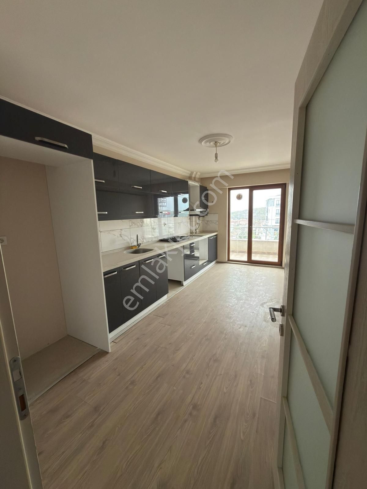 Ferizli Merkez'de Cadde Üstü Satılık Daire - Görsel 16