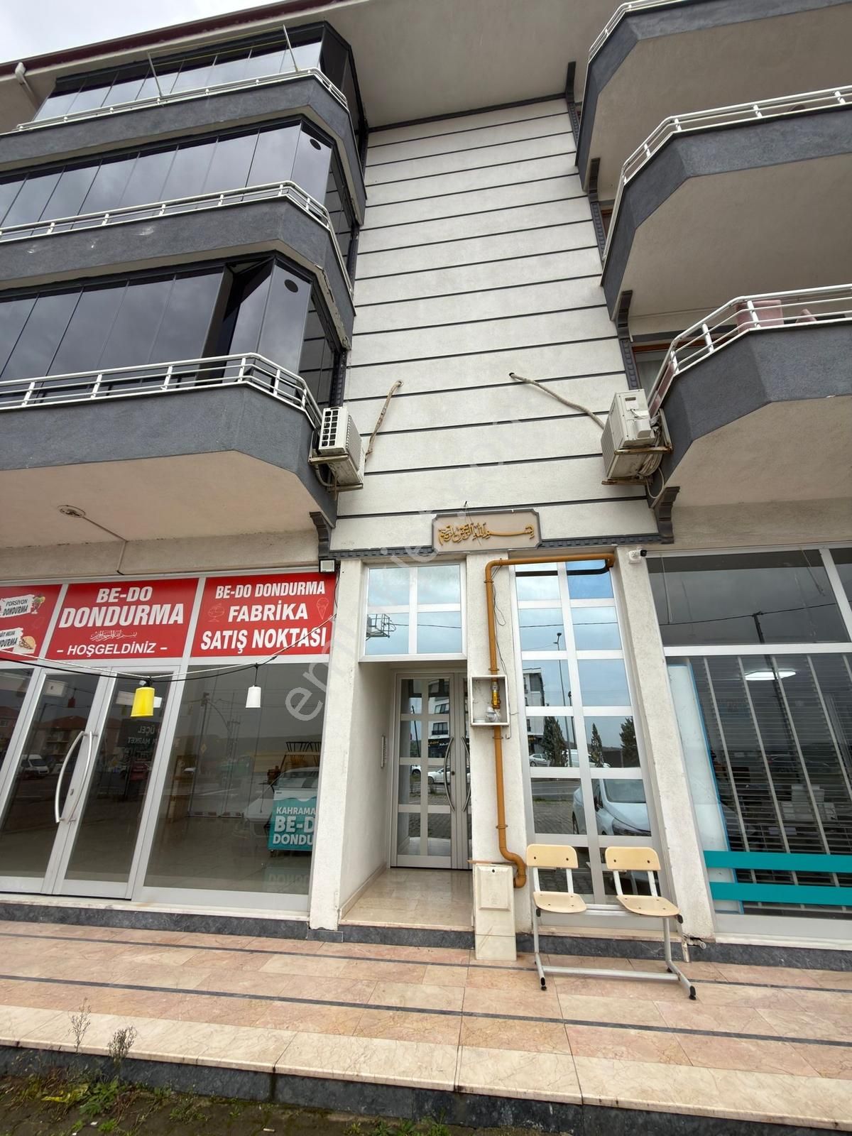 Ferizli Merkez'de Cadde Üstü Satılık Daire