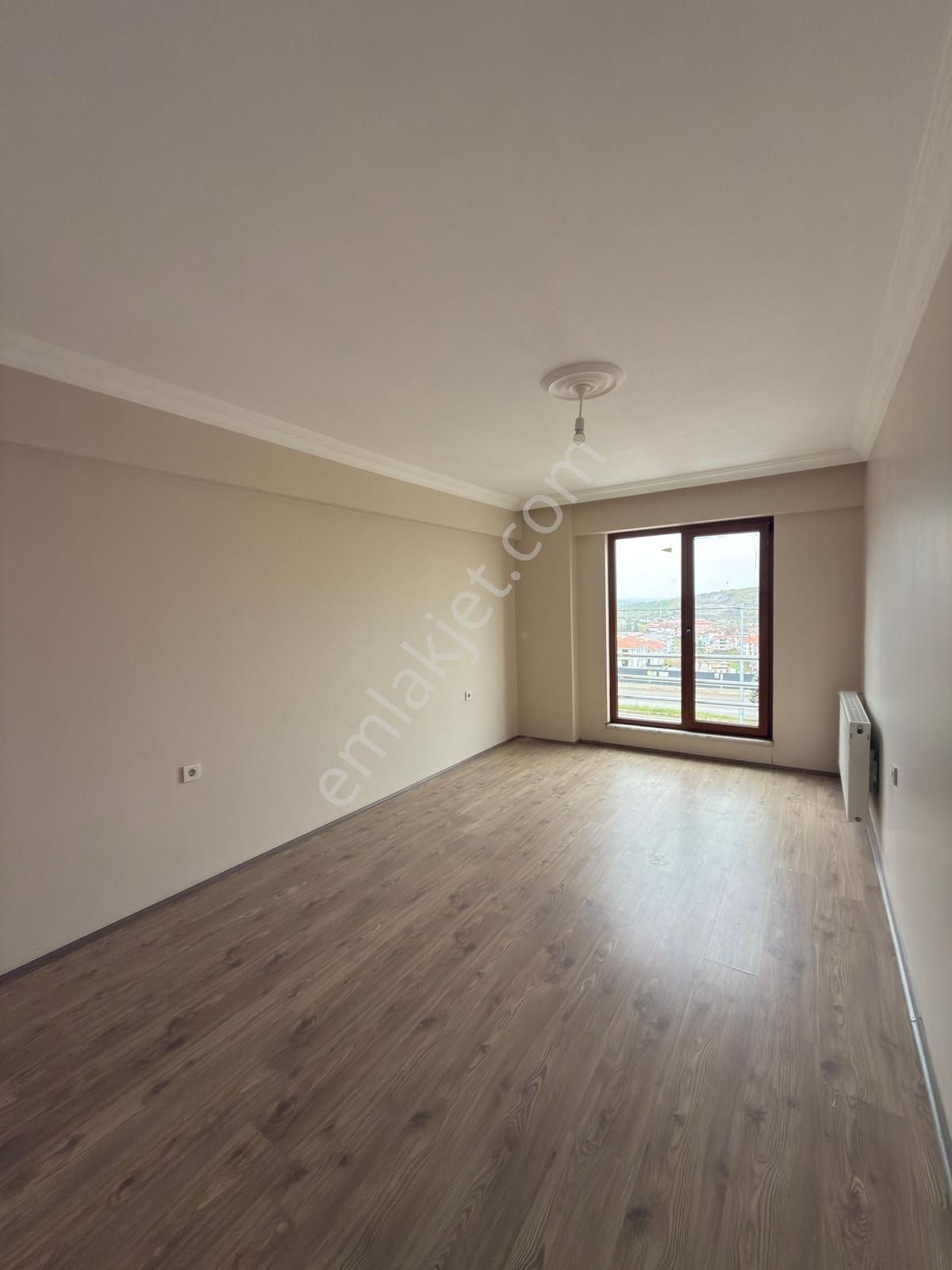 Ferizli Merkez'de Cadde Üstü Satılık Daire - Görsel 2