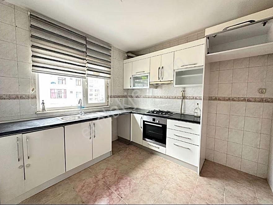 Kozyatağı Metro İstasyonuna Yakın Kombili 120 M2 Net 3+1 Daire - Görsel 4