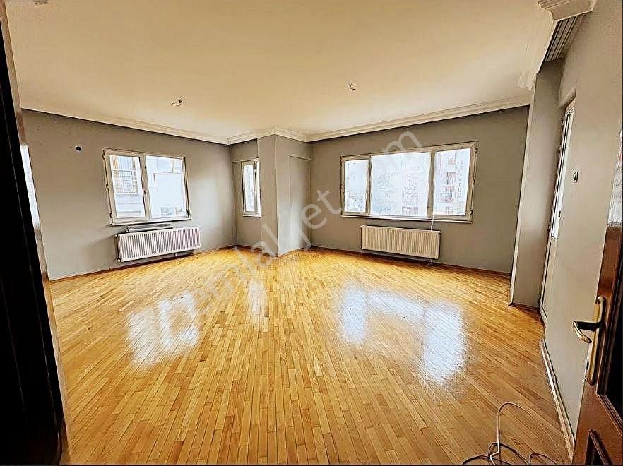 Kozyatağı Metro İstasyonuna Yakın Kombili 120 M2 Net 3+1 Daire - Görsel 2