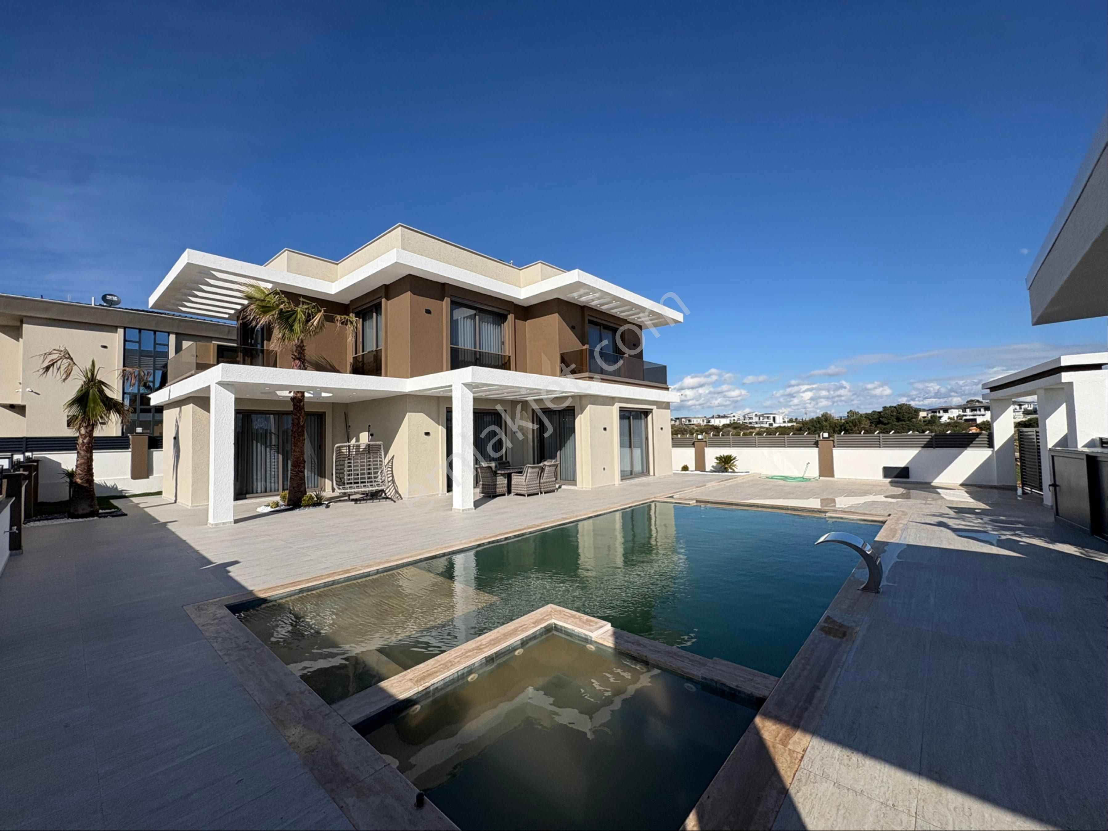 Didim Efeler’de 500 M2 Arsa İçerisin De Full Eşyalı, Havuzlu, Saunalı, Akıllı Sistemli Lüks Villa