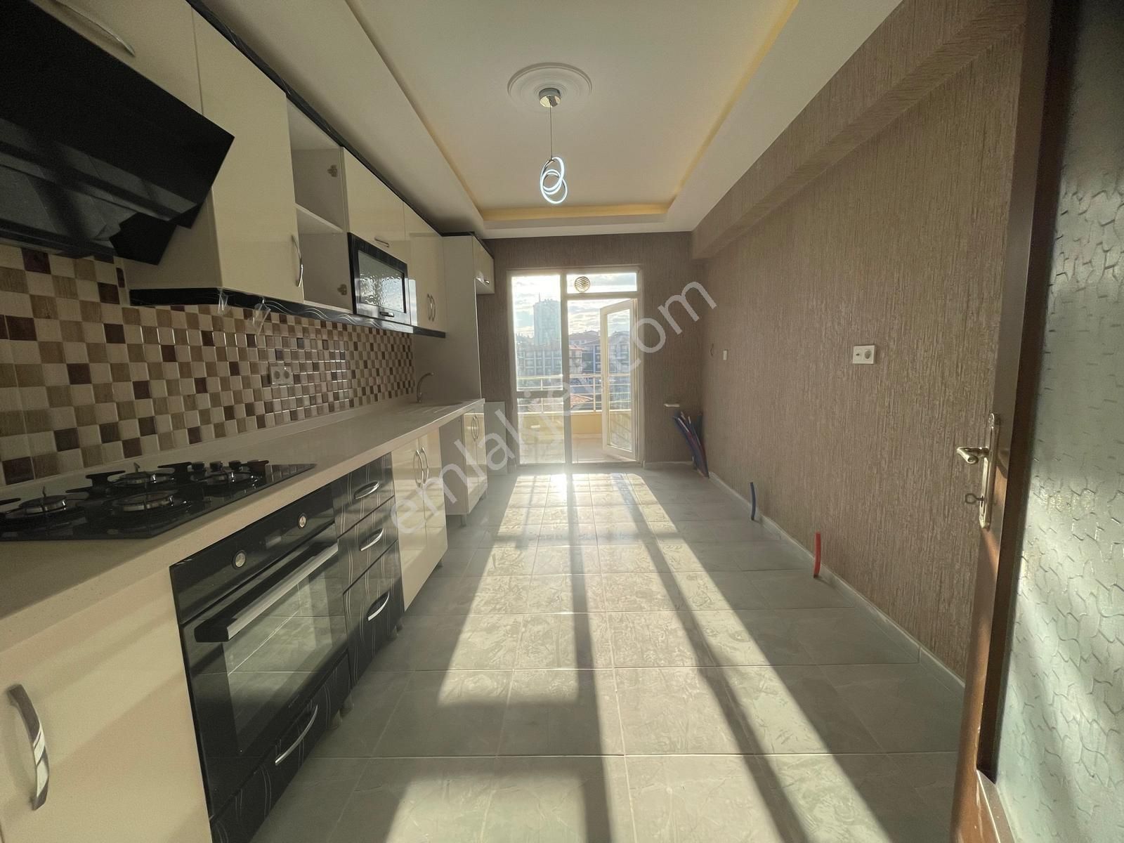 Yuvam'dan Teras Balkonlu Sıfır 3+1 Cadde Üzeri Manzaralı Daire!! - Görsel 3