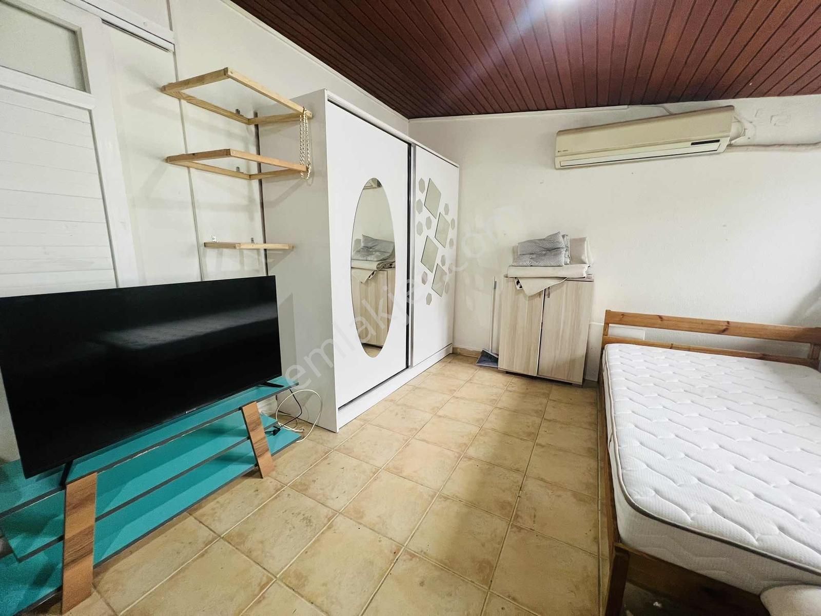 Fenerde 1+0 Çatı Katı Eşyalı Daire - Görsel 2