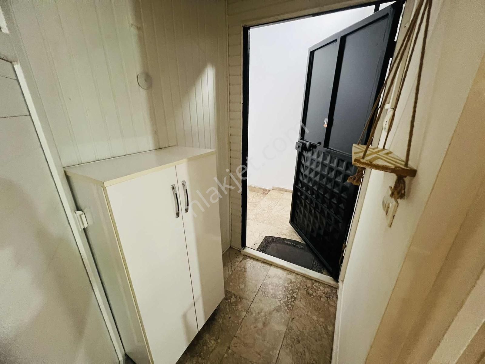 Fenerde 1+0 Çatı Katı Eşyalı Daire - Görsel 4