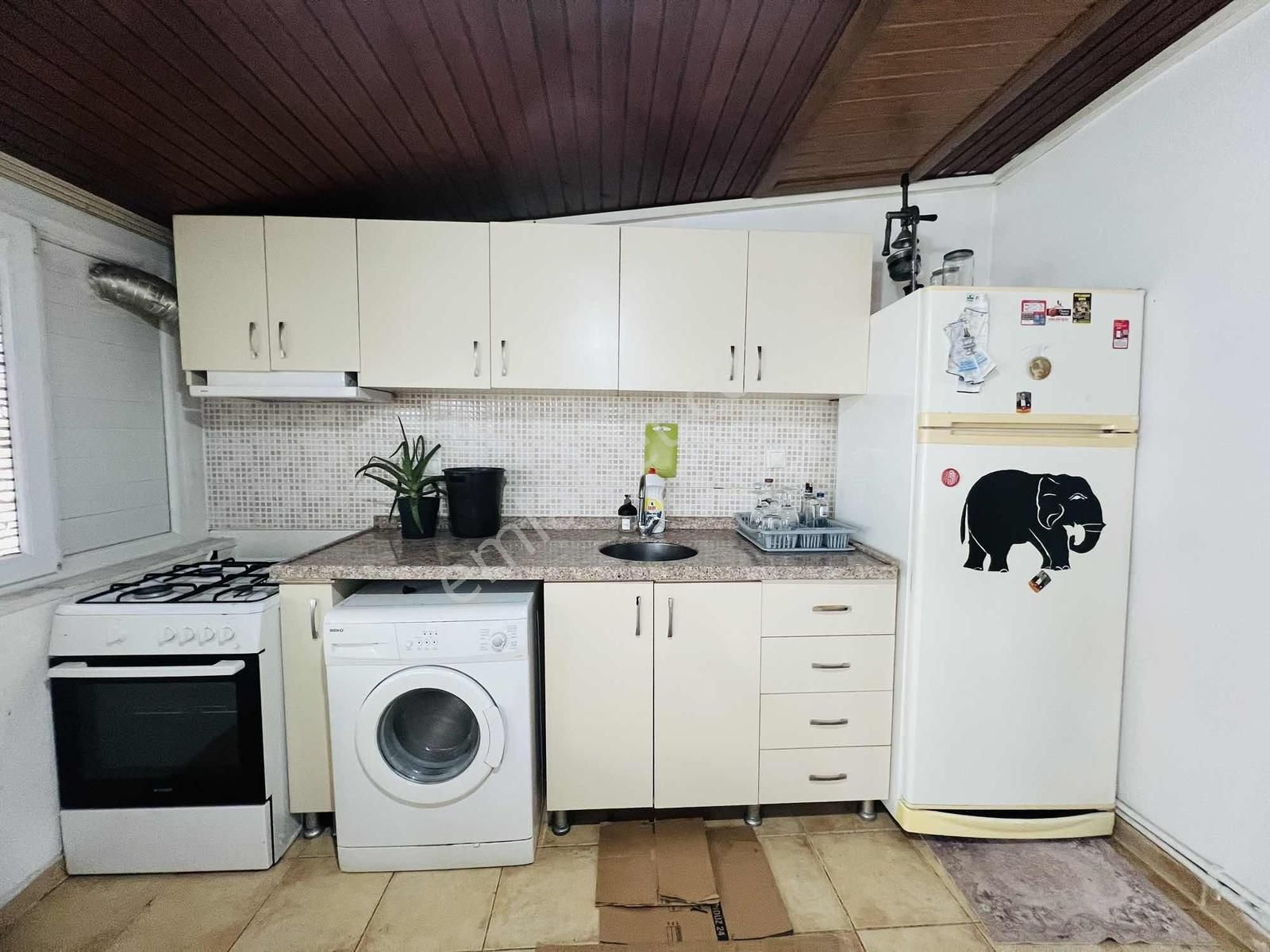 Fenerde 1+0 Çatı Katı Eşyalı Daire - Görsel 8