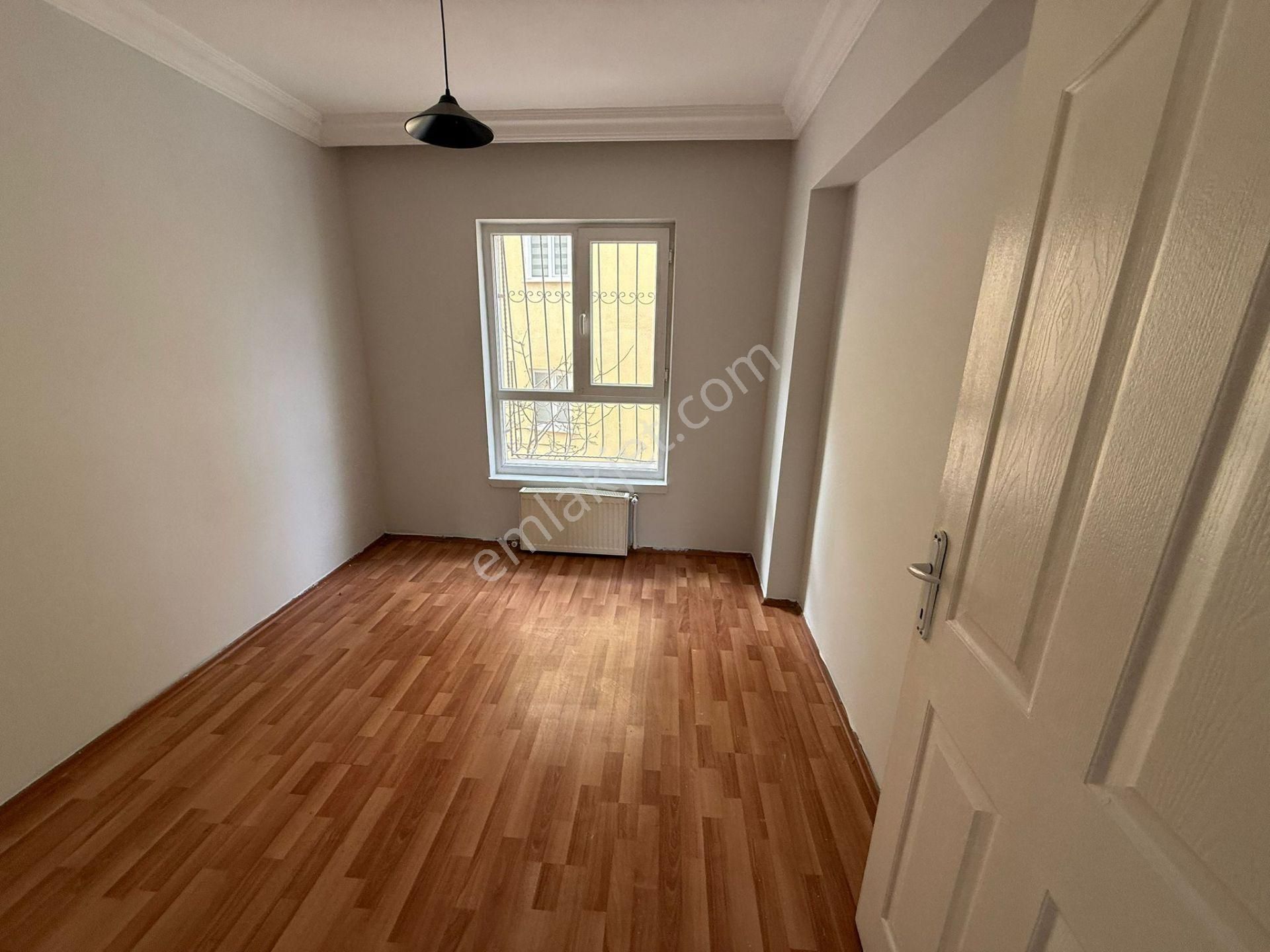 Bilgen Vatan'dan Bağlarbaşı'nda 1. Kat Ön Cephe 2 Balkonlu Geniş 2+1 Satılık Masrafsız Yeni Boyalı - Görsel 20