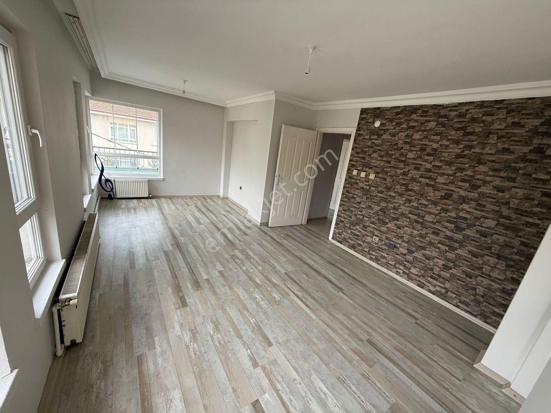 Bilgen Vatan'dan Bağlarbaşı'nda 1. Kat Ön Cephe 2 Balkonlu Geniş 2+1 Satılık Masrafsız Yeni Boyalı - Görsel 16