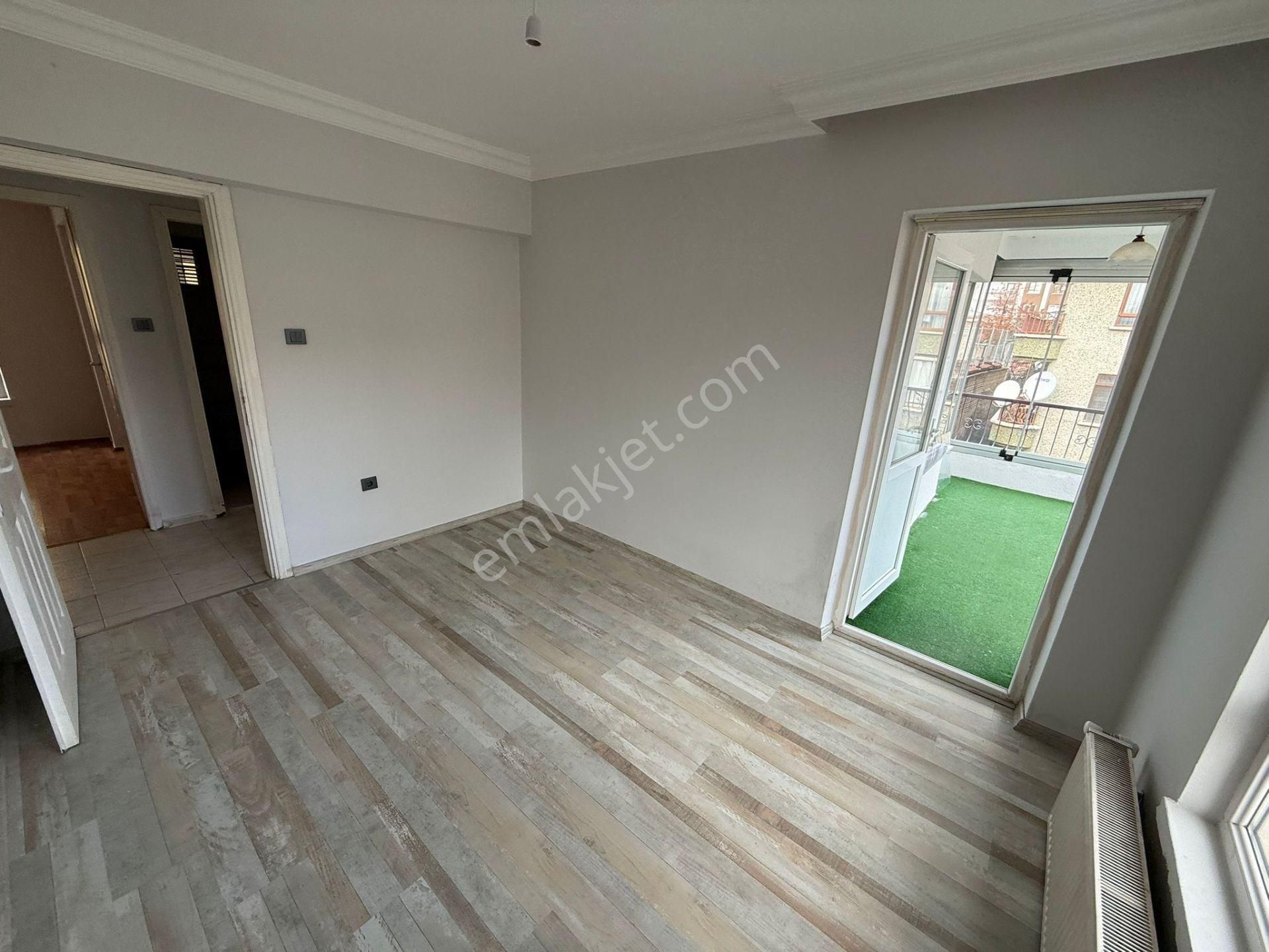 Bilgen Vatan'dan Bağlarbaşı'nda 1. Kat Ön Cephe 2 Balkonlu Geniş 2+1 Satılık Masrafsız Yeni Boyalı - Görsel 14