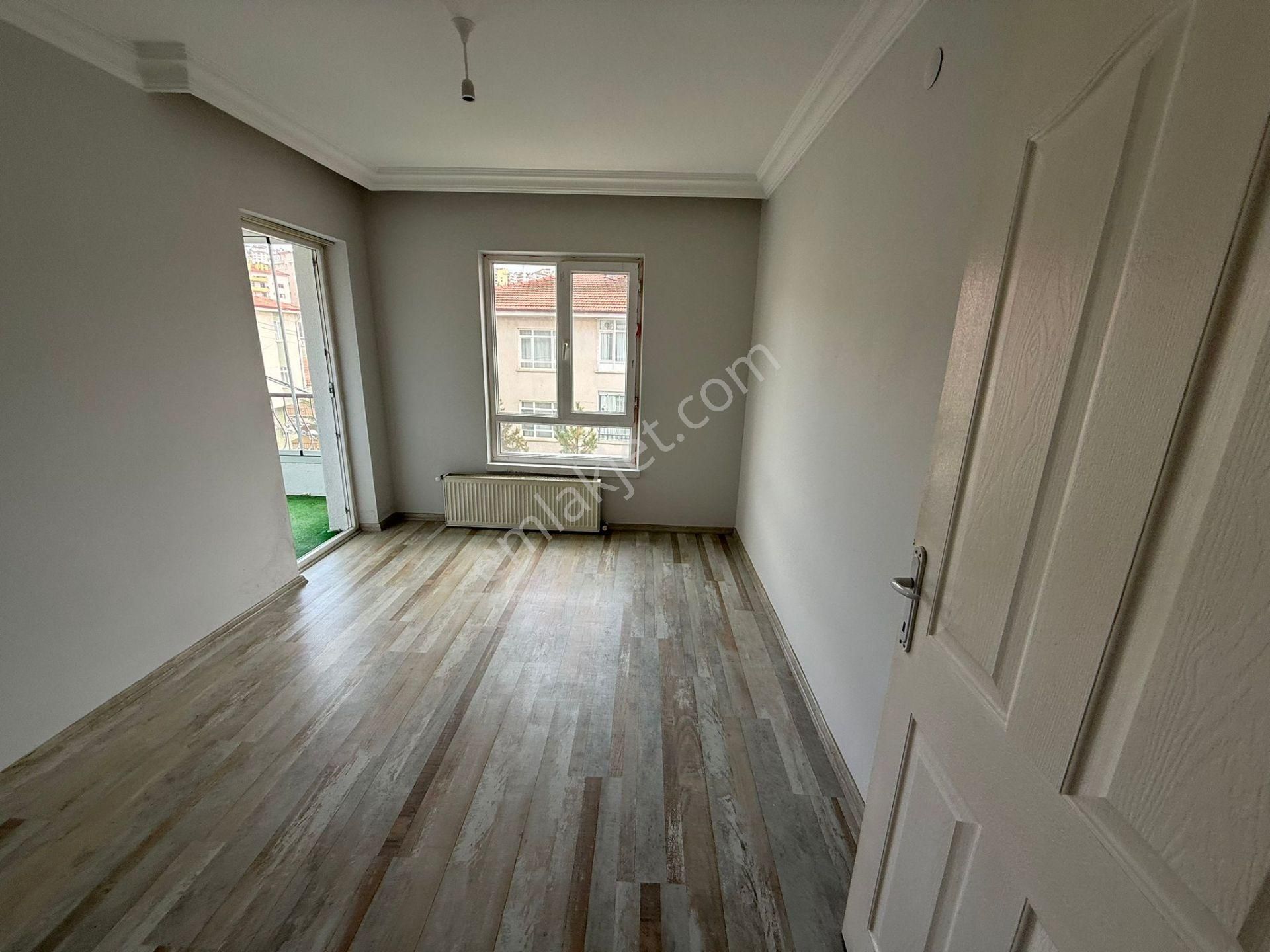 Bilgen Vatan'dan Bağlarbaşı'nda 1. Kat Ön Cephe 2 Balkonlu Geniş 2+1 Satılık Masrafsız Yeni Boyalı - Görsel 7