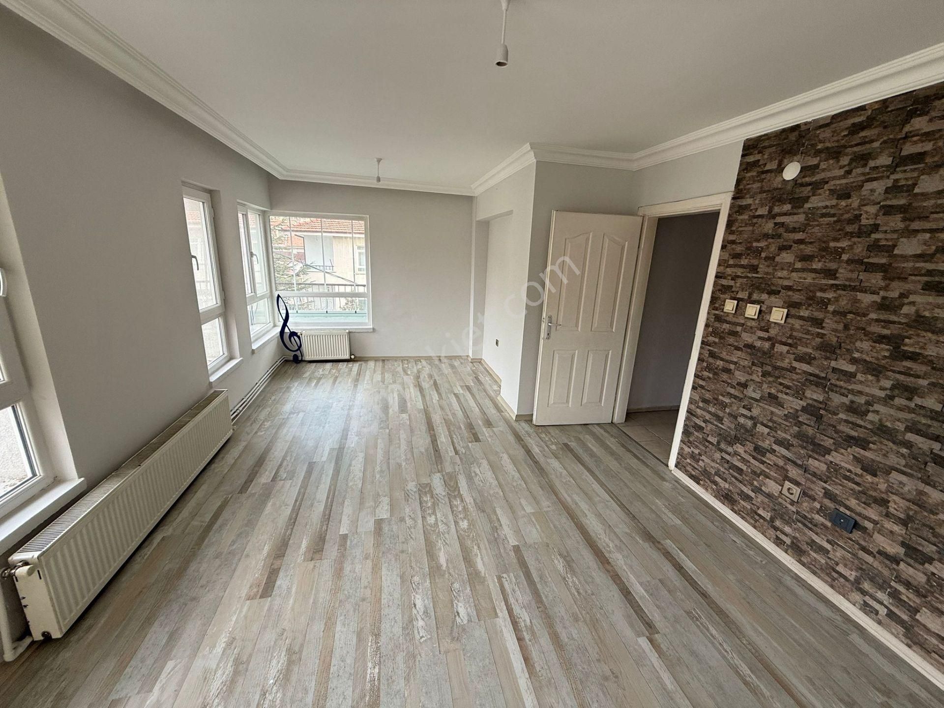 Bilgen Vatan'dan Bağlarbaşı'nda 1. Kat Ön Cephe 2 Balkonlu Geniş 2+1 Satılık Masrafsız Yeni Boyalı - Görsel 15