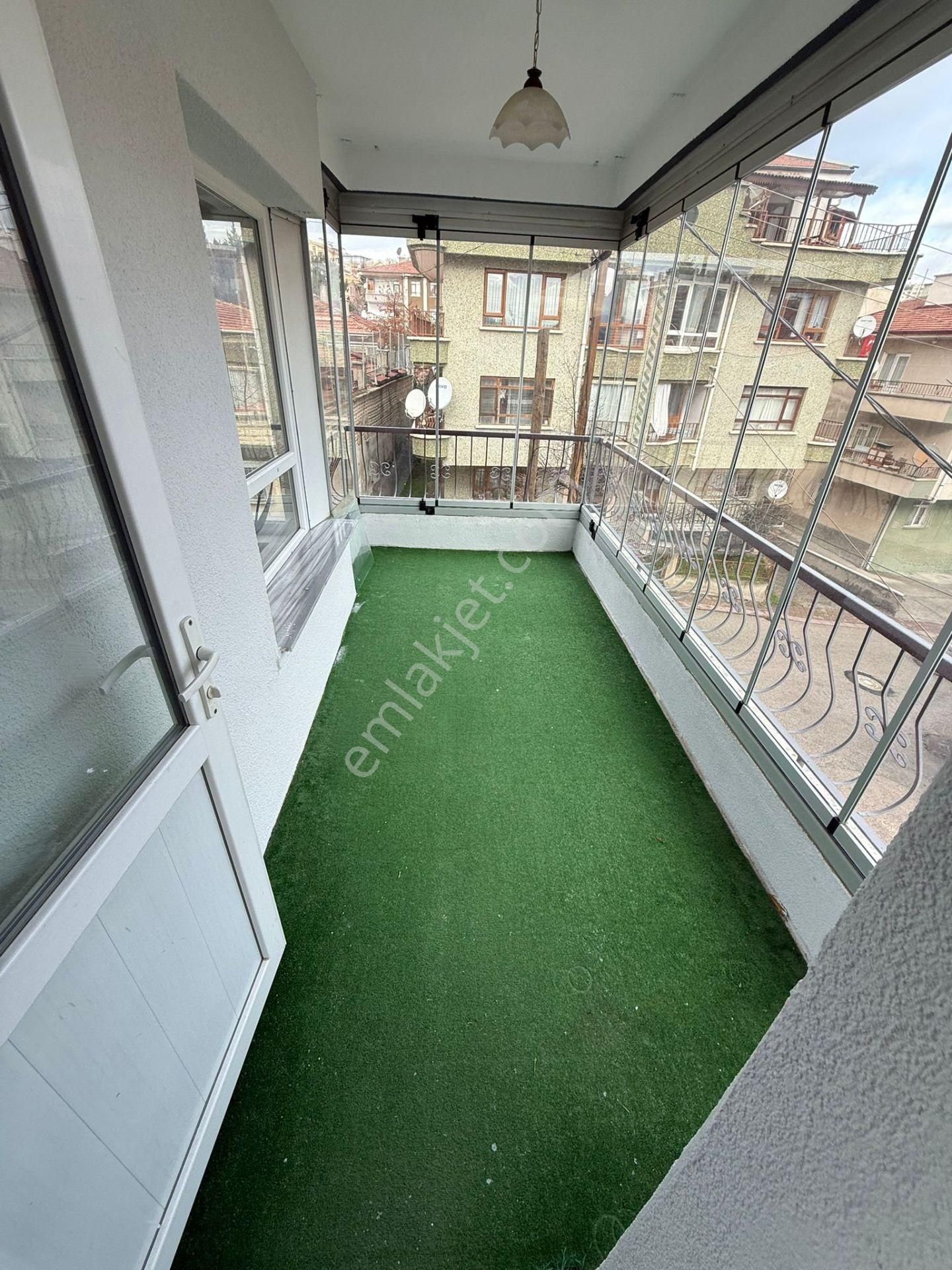 Bilgen Vatan'dan Bağlarbaşı'nda 1. Kat Ön Cephe 2 Balkonlu Geniş 2+1 Satılık Masrafsız Yeni Boyalı - Görsel 13