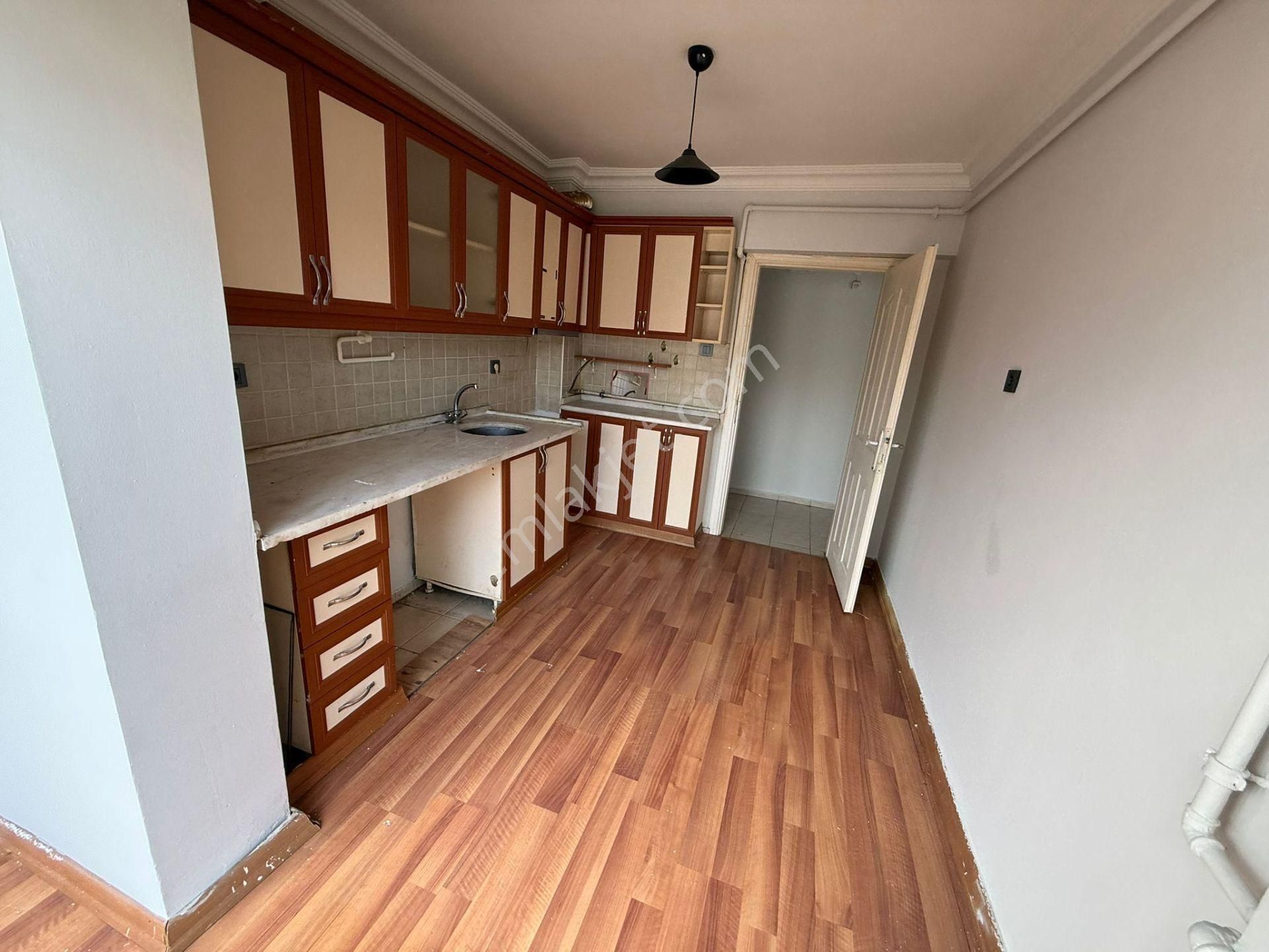 Bilgen Vatan'dan Bağlarbaşı'nda 1. Kat Ön Cephe 2 Balkonlu Geniş 2+1 Satılık Masrafsız Yeni Boyalı - Görsel 11