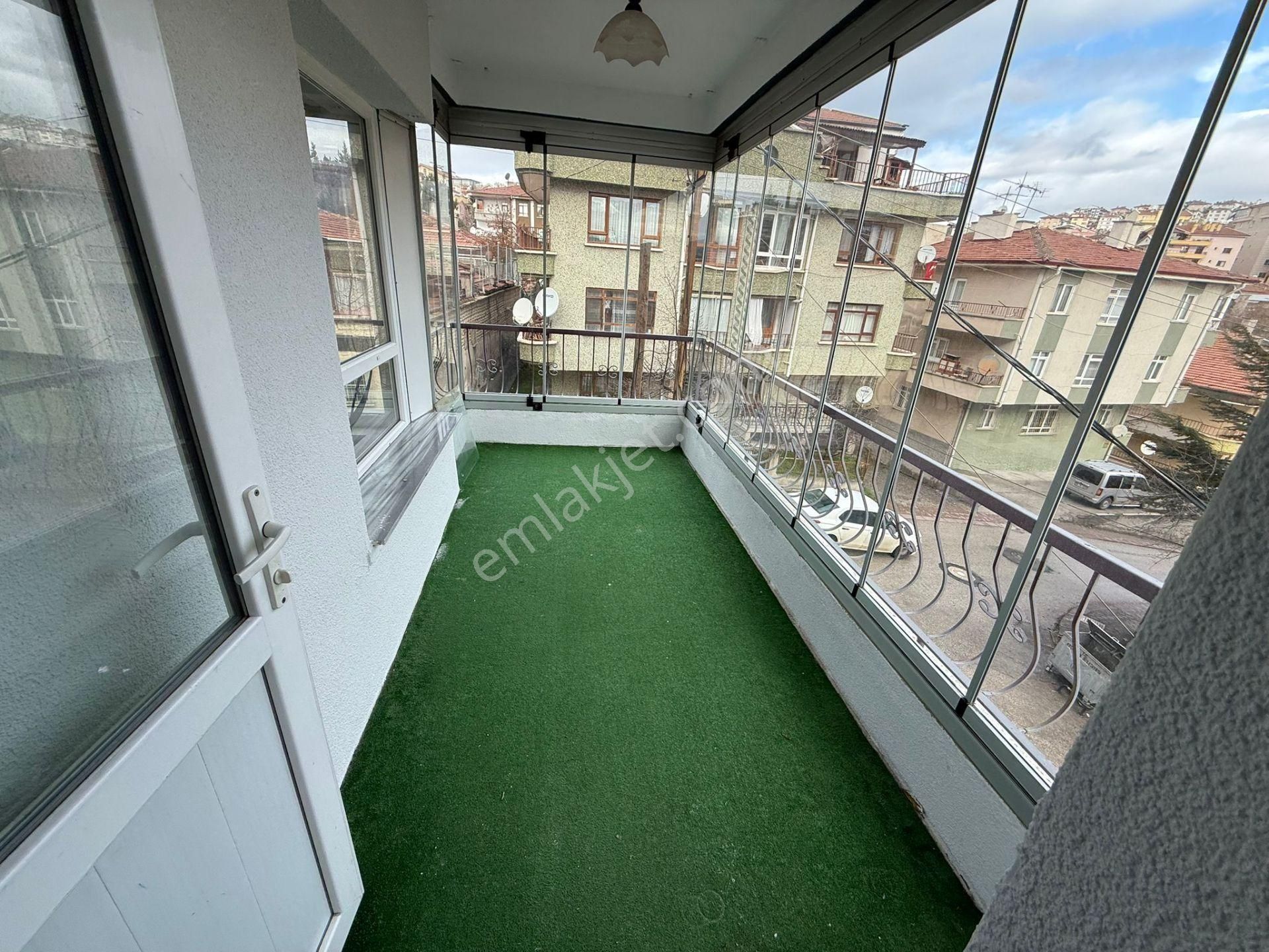 Bilgen Vatan'dan Bağlarbaşı'nda 1. Kat Ön Cephe 2 Balkonlu Geniş 2+1 Satılık Masrafsız Yeni Boyalı - Görsel 12