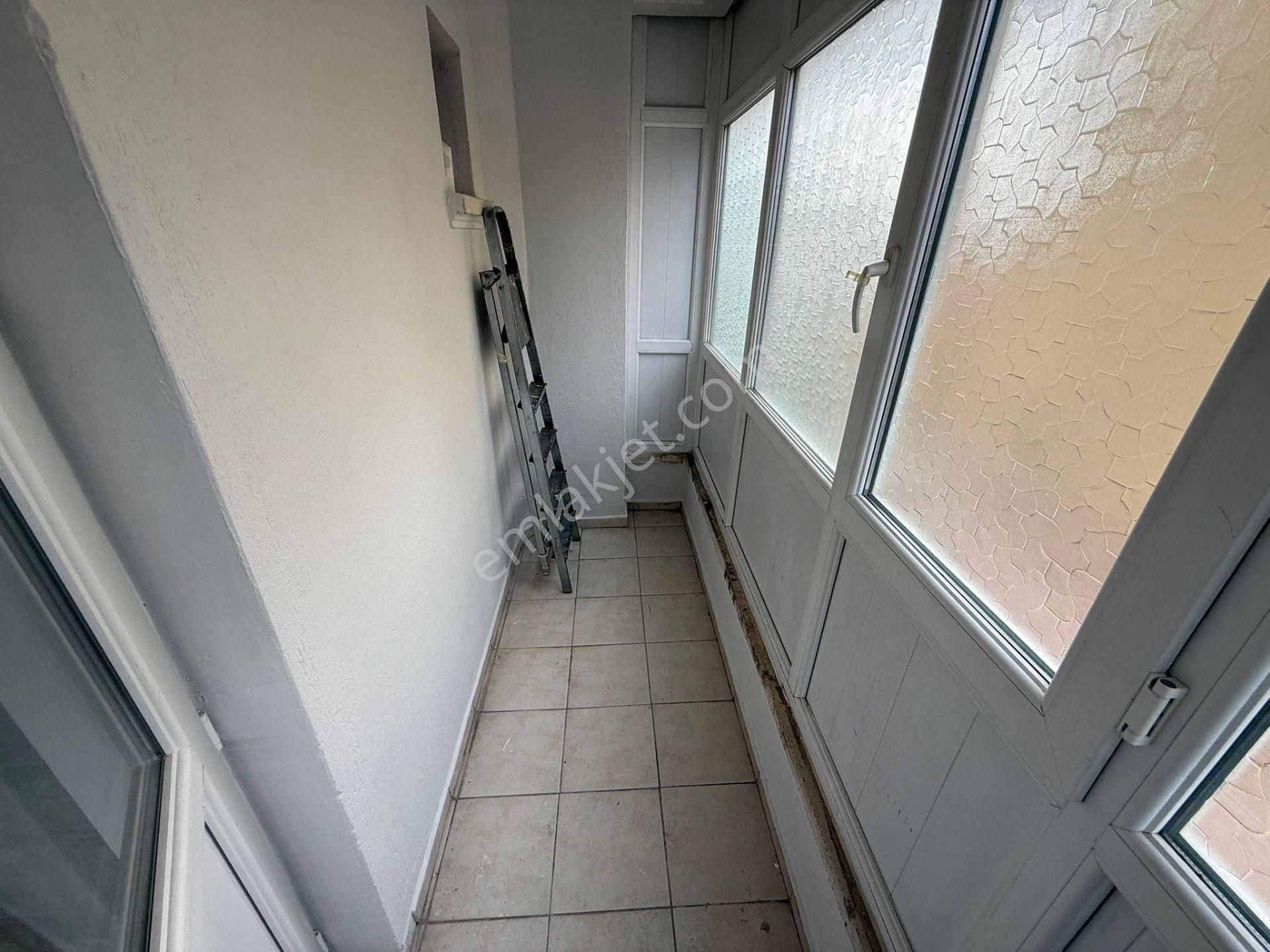 Bilgen Vatan'dan Bağlarbaşı'nda 1. Kat Ön Cephe 2 Balkonlu Geniş 2+1 Satılık Masrafsız Yeni Boyalı - Görsel 21