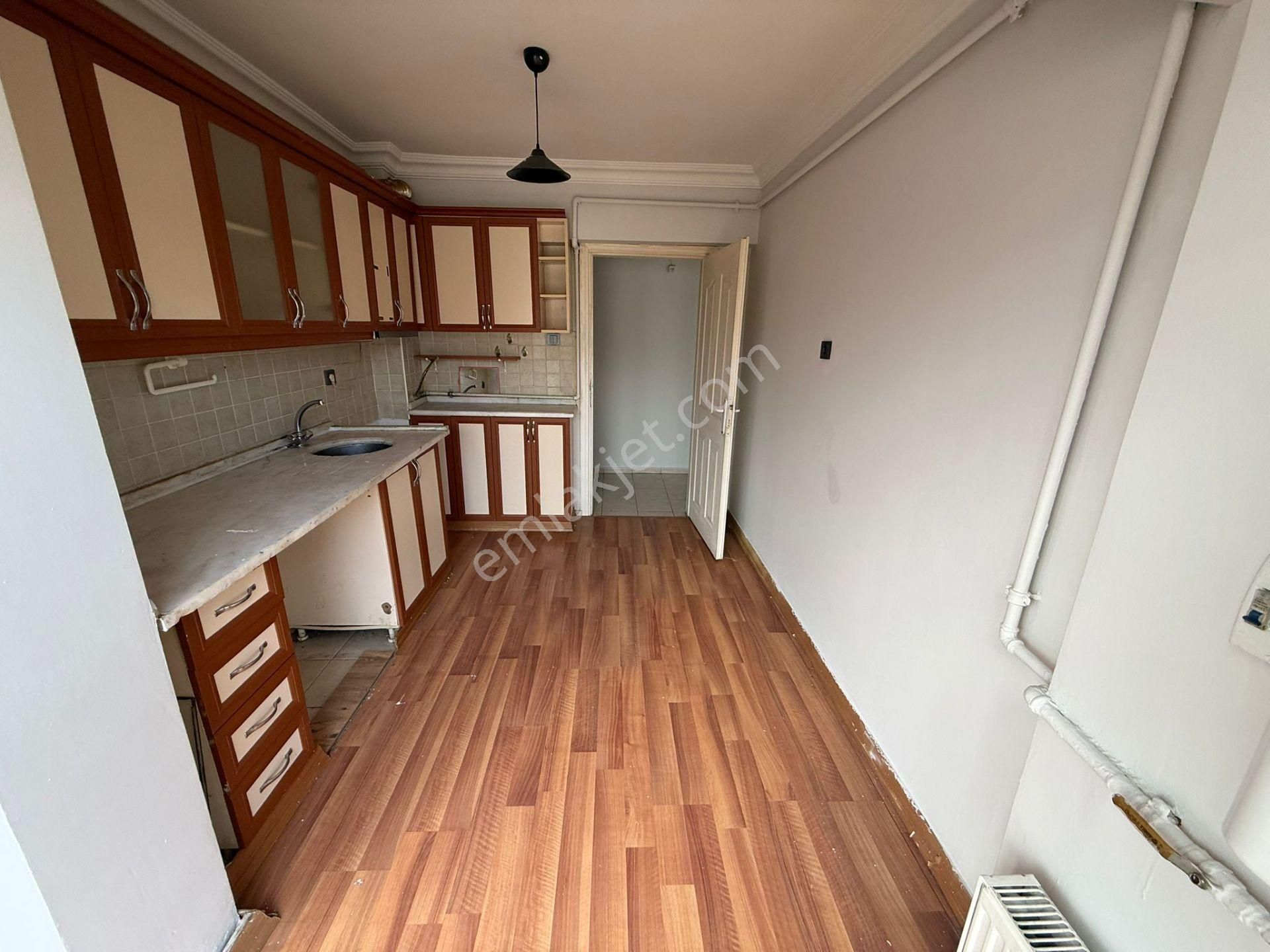 Bilgen Vatan'dan Bağlarbaşı'nda 1. Kat Ön Cephe 2 Balkonlu Geniş 2+1 Satılık Masrafsız Yeni Boyalı - Görsel 5