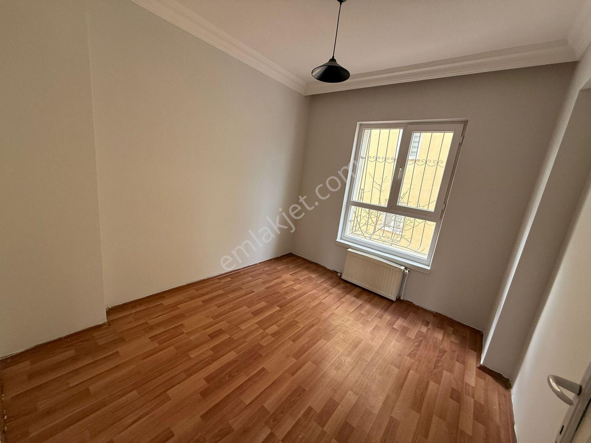 Bilgen Vatan'dan Bağlarbaşı'nda 1. Kat Ön Cephe 2 Balkonlu Geniş 2+1 Satılık Masrafsız Yeni Boyalı - Görsel 22