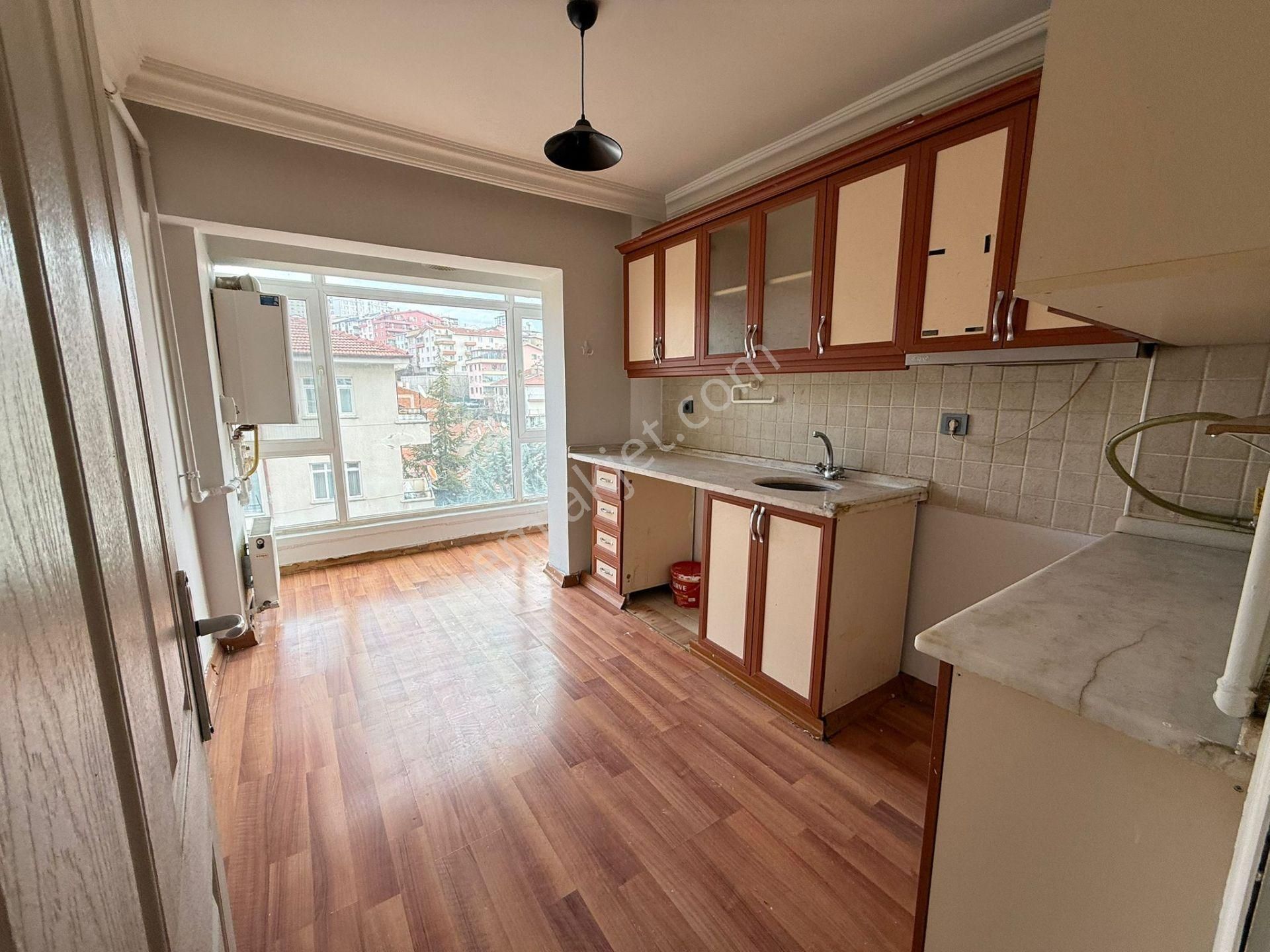 Bilgen Vatan'dan Bağlarbaşı'nda 1. Kat Ön Cephe 2 Balkonlu Geniş 2+1 Satılık Masrafsız Yeni Boyalı - Görsel 6