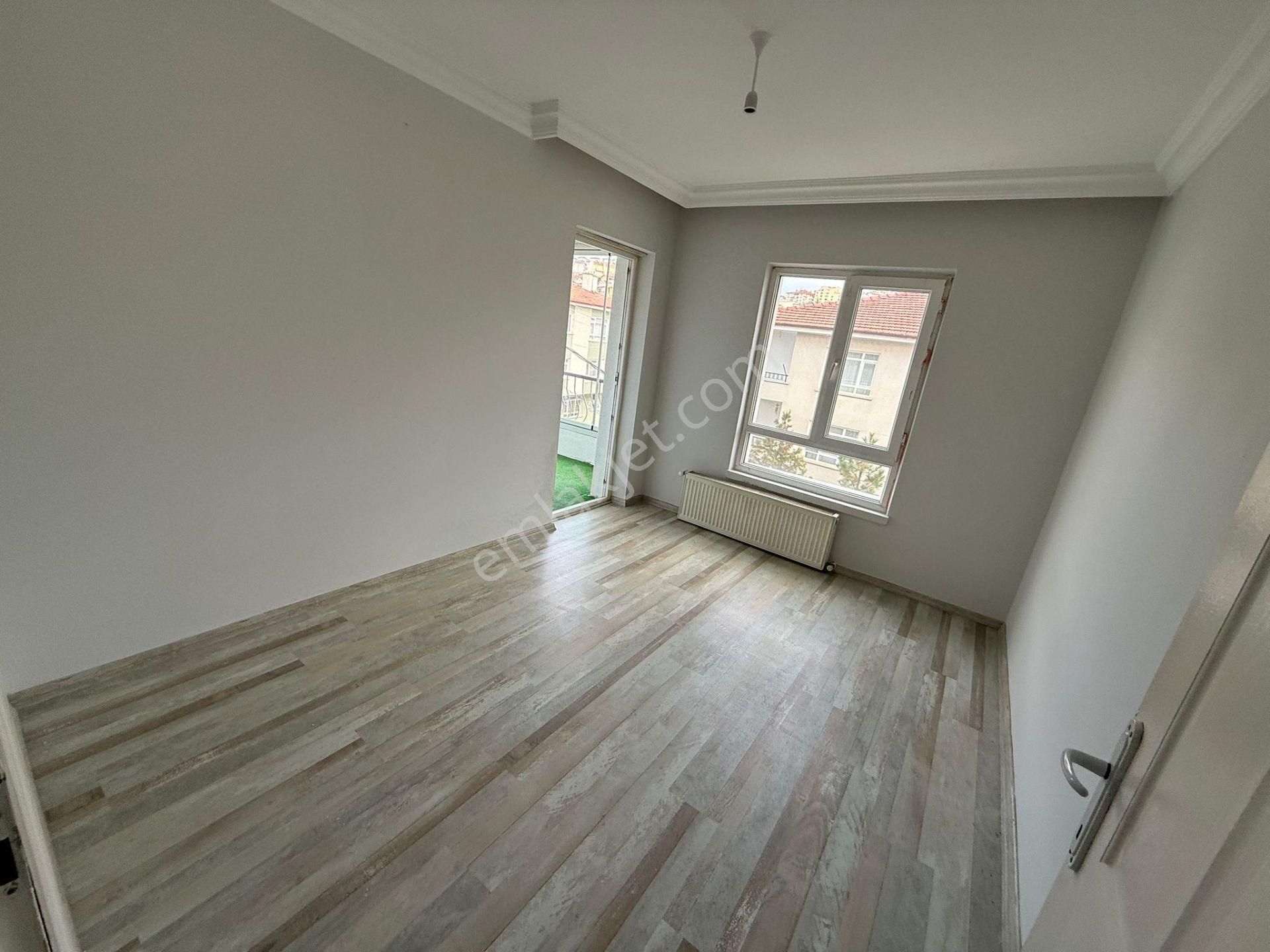 Bilgen Vatan'dan Bağlarbaşı'nda 1. Kat Ön Cephe 2 Balkonlu Geniş 2+1 Satılık Masrafsız Yeni Boyalı - Görsel 8