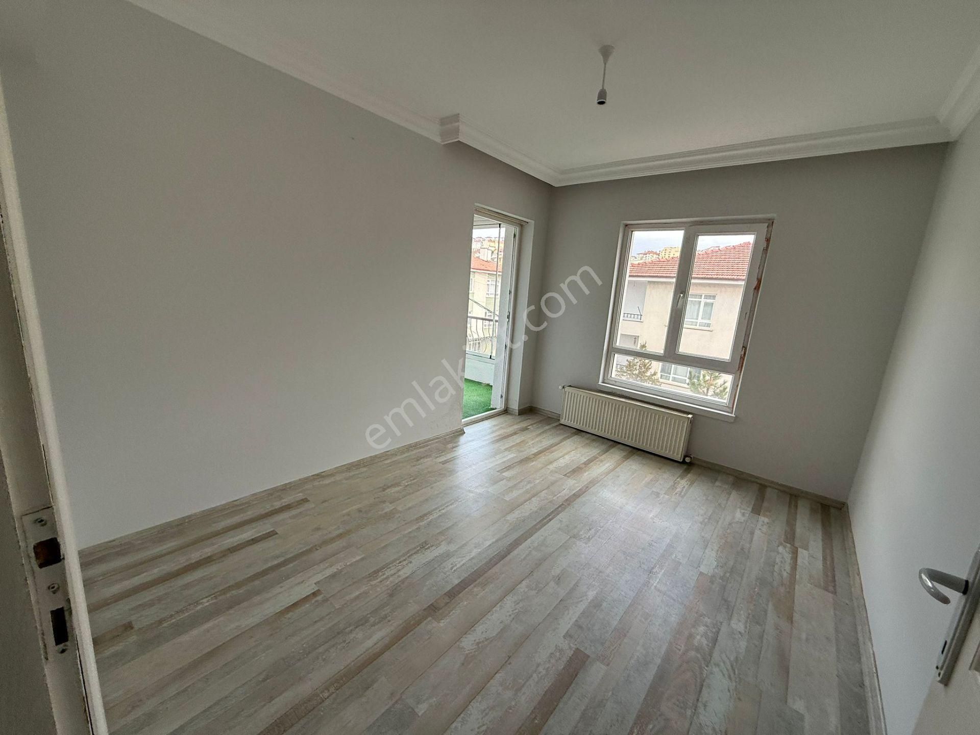 Bilgen Vatan'dan Bağlarbaşı'nda 1. Kat Ön Cephe 2 Balkonlu Geniş 2+1 Satılık Masrafsız Yeni Boyalı - Görsel 9