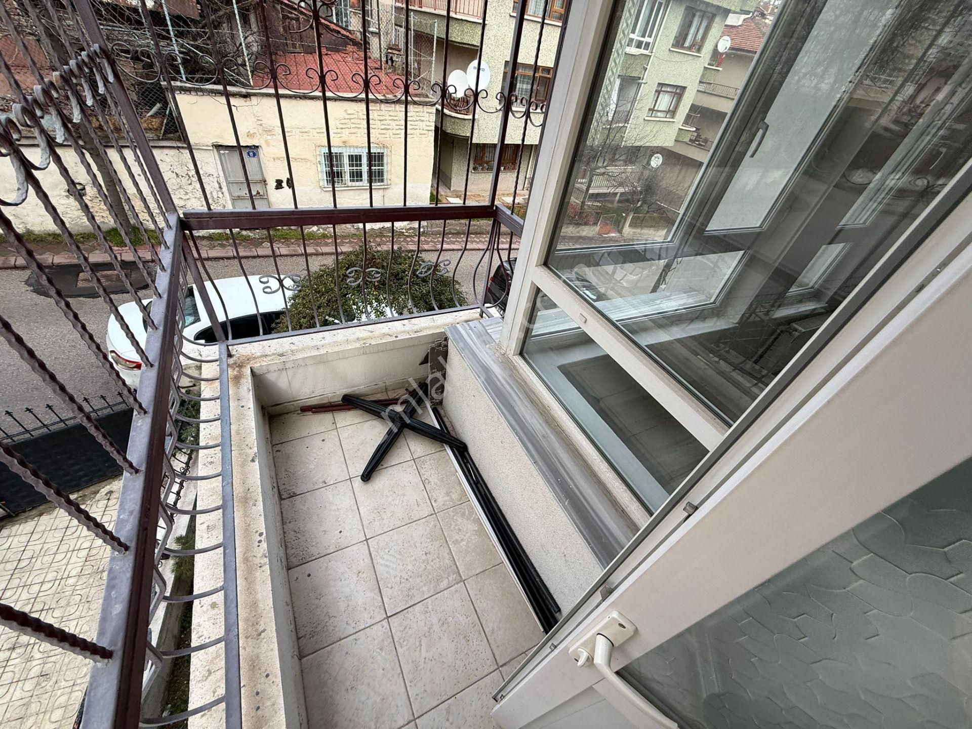 Bilgen Vatan'dan Bağlarbaşı'nda 1. Kat Ön Cephe 2 Balkonlu Geniş 2+1 Satılık Masrafsız Yeni Boyalı - Görsel 18