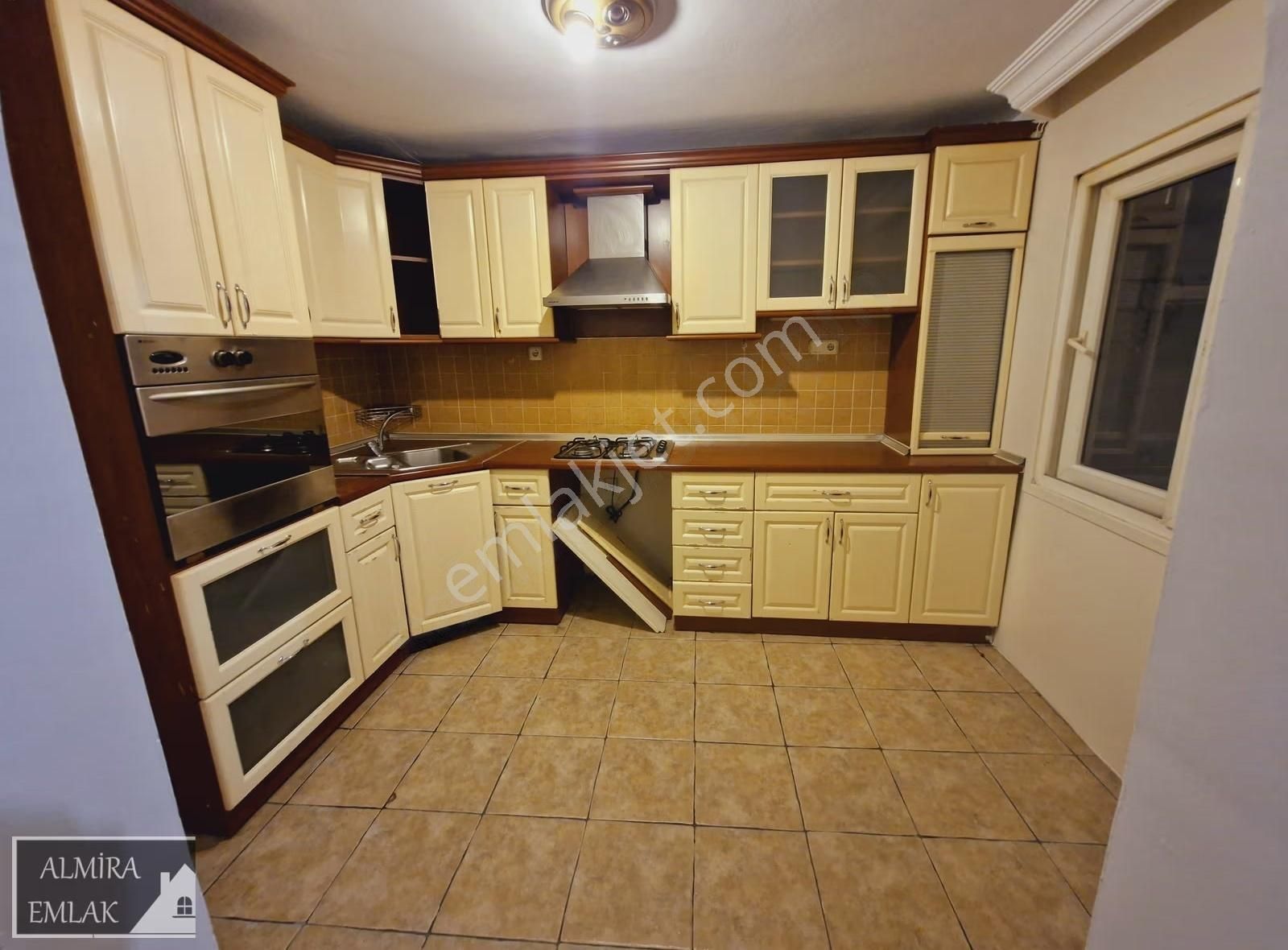 Göztepede İnönü Cad. Üzeri 3+1 Ara Kat Çift Cephe Çift Balkon