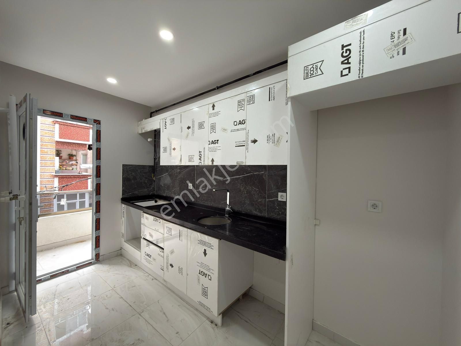 Salih Emlak 'tan Güney Cephe 2+1 Kredili 5.kat Daire - Görsel 4