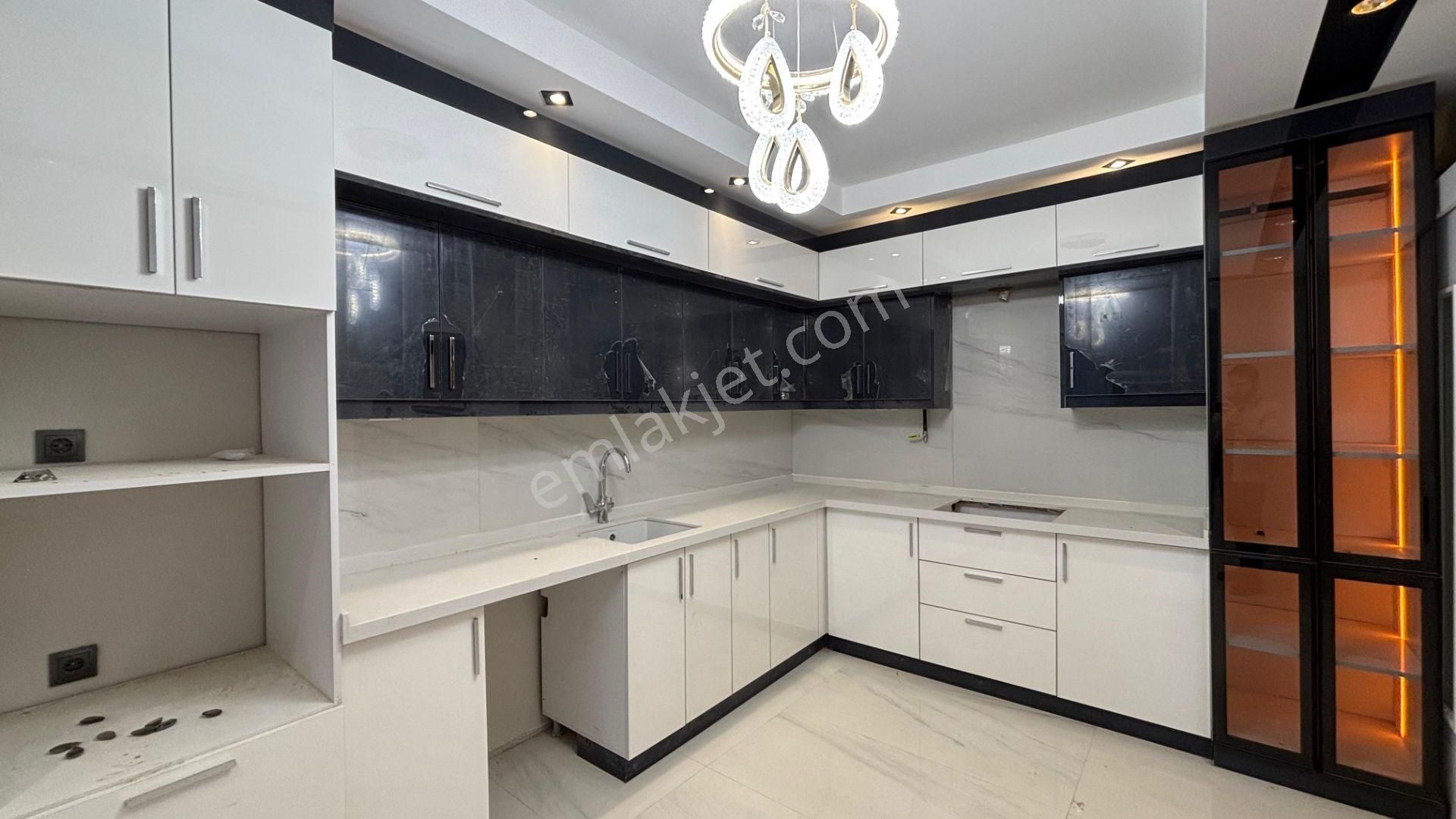 Recep Ümit Emlak'tan Çamlıca Mahallesi Tombakzade Caddesi Yakını Satılık 3+1 Ultra Lüks Daire Nüt7 - Görsel 16