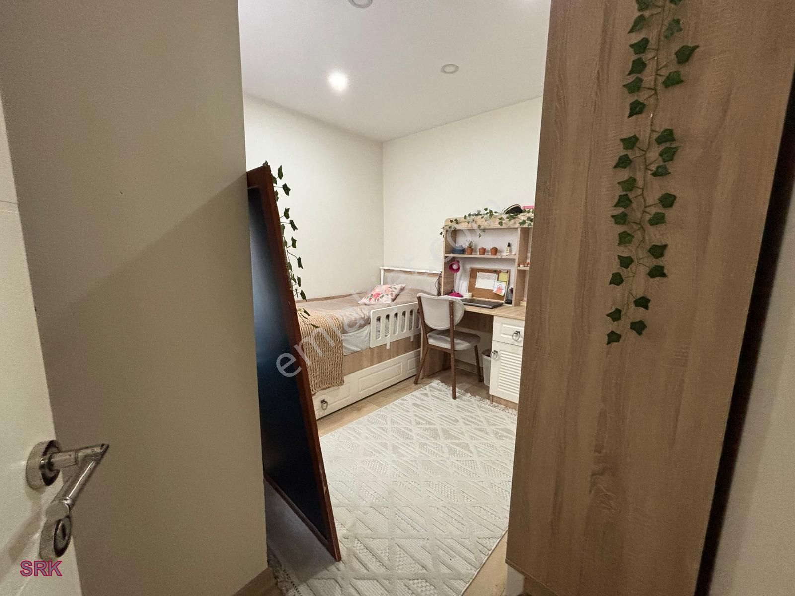 Serkan Gayrimenkulden Bahçelievler Şirinevlerde 250 Metre 5+1 Mükemmel Dubles Daire - Görsel 18