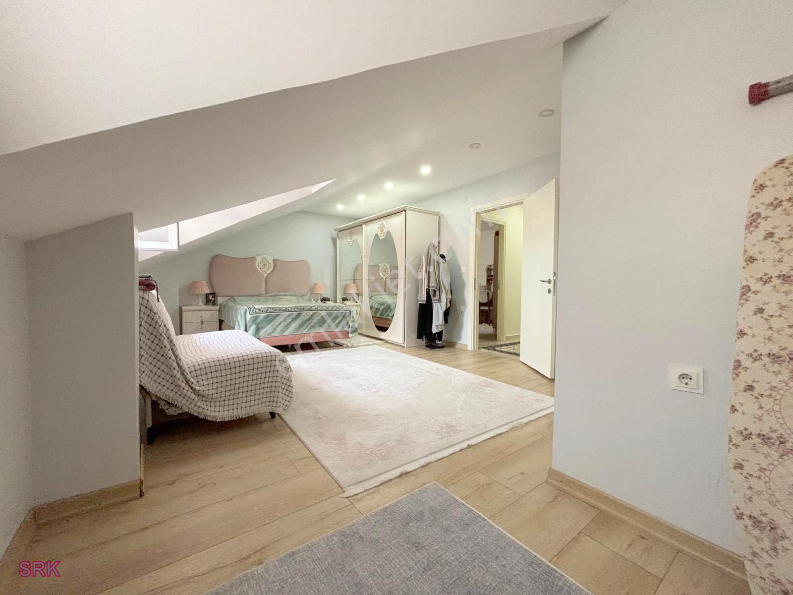 Serkan Gayrimenkulden Bahçelievler Şirinevlerde 250 Metre 5+1 Mükemmel Dubles Daire - Görsel 19