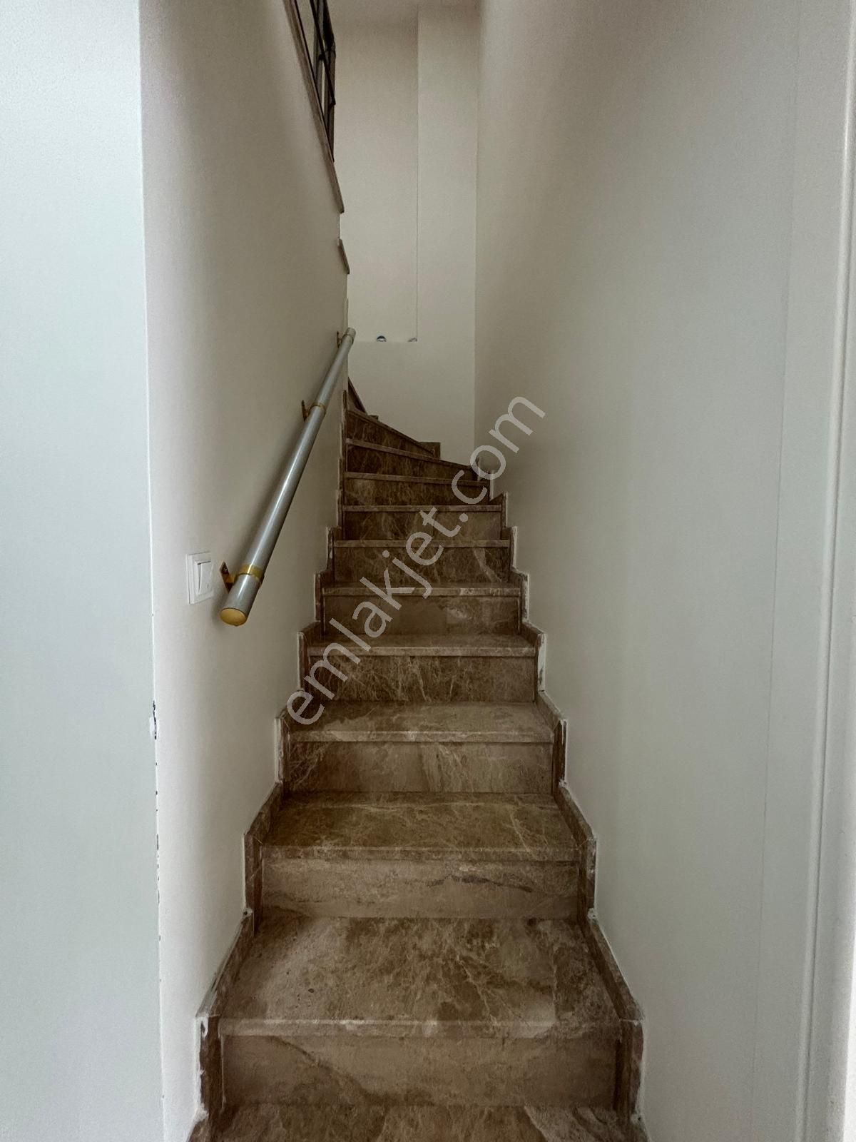 Serkan Gayrimenkulden Bahçelievler Şirinevlerde 250 Metre 5+1 Mükemmel Dubles Daire - Görsel 12